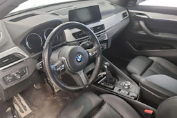 Valkoinen BMW X2 2021 kuva 3.