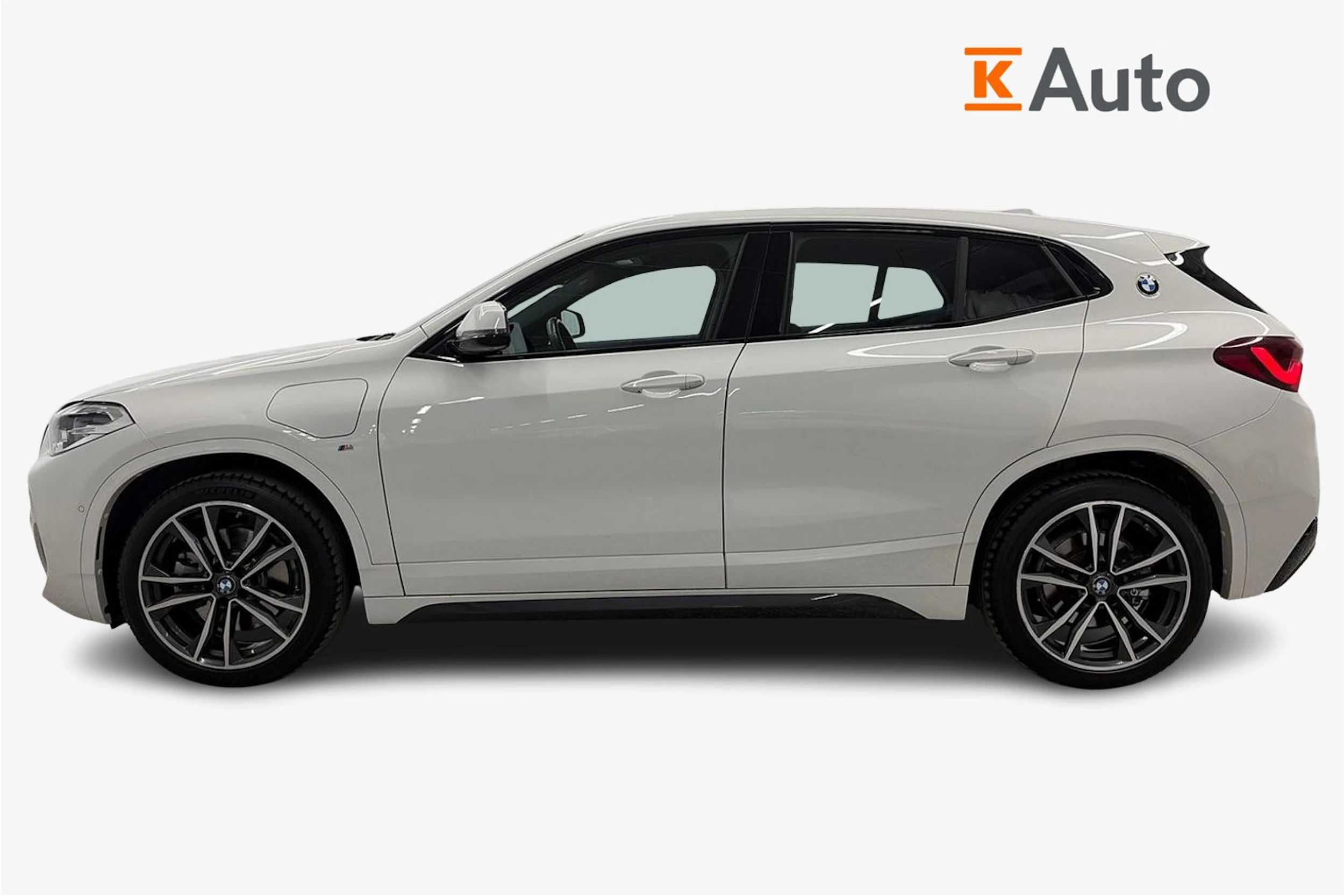 Valkoinen BMW X2 2022 kuva 7.