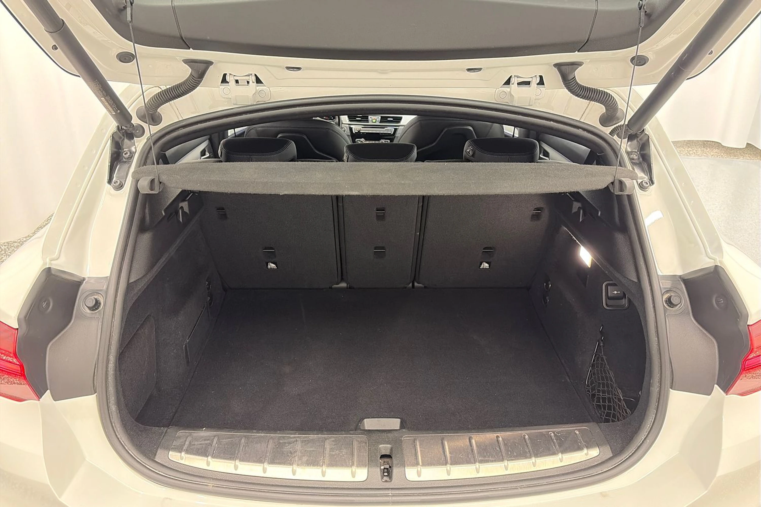 Valkoinen BMW X2 2022 kuva 15.