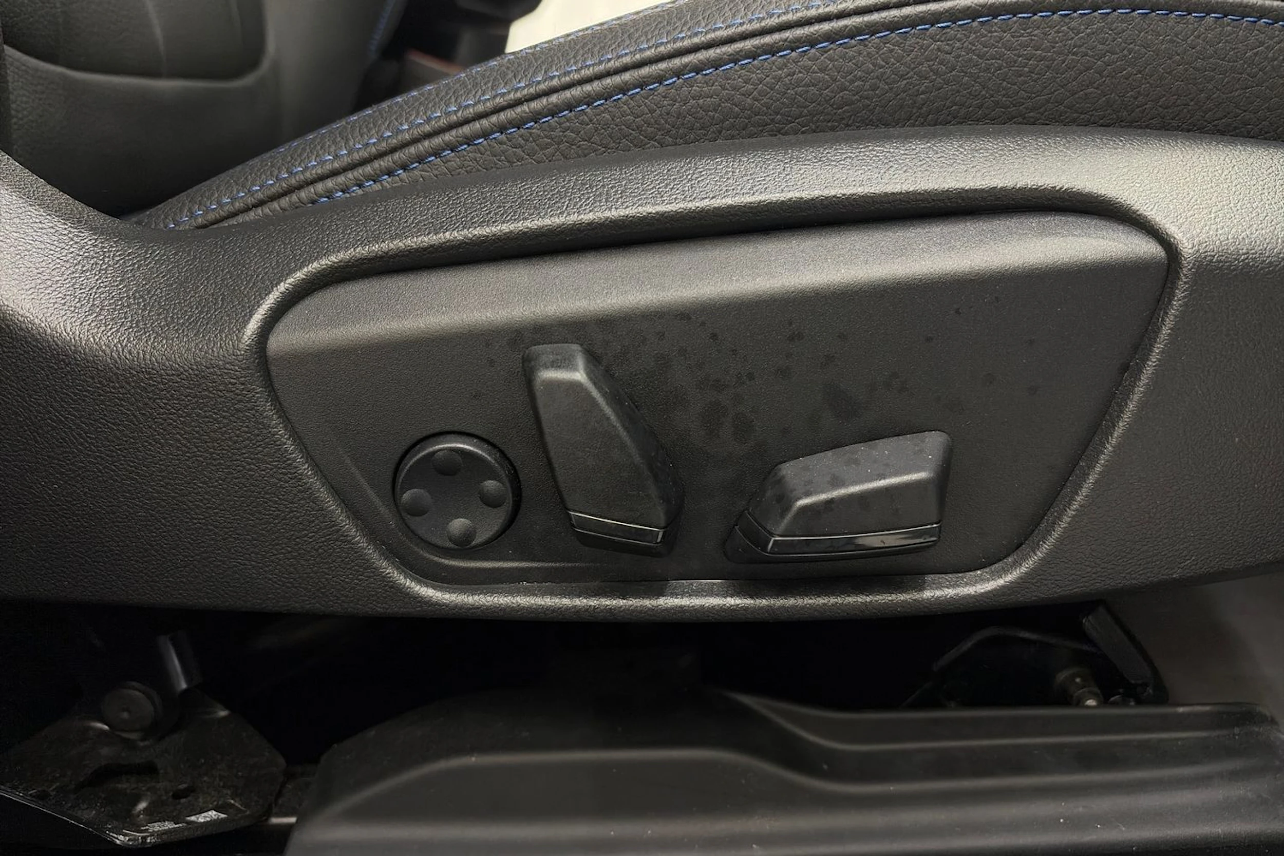 Valkoinen BMW X2 2022 kuva 19.