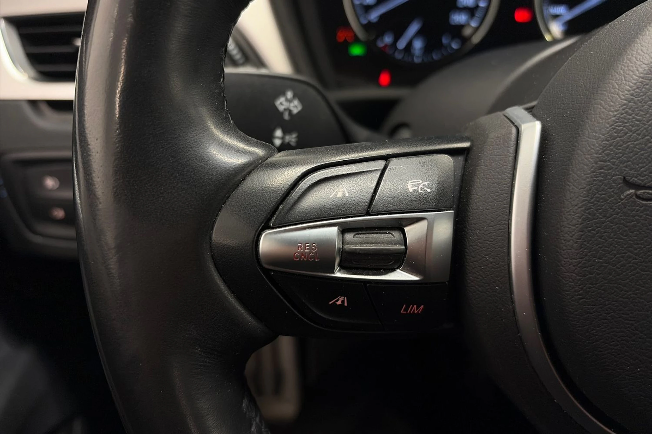 Valkoinen BMW X2 2022 kuva 23.
