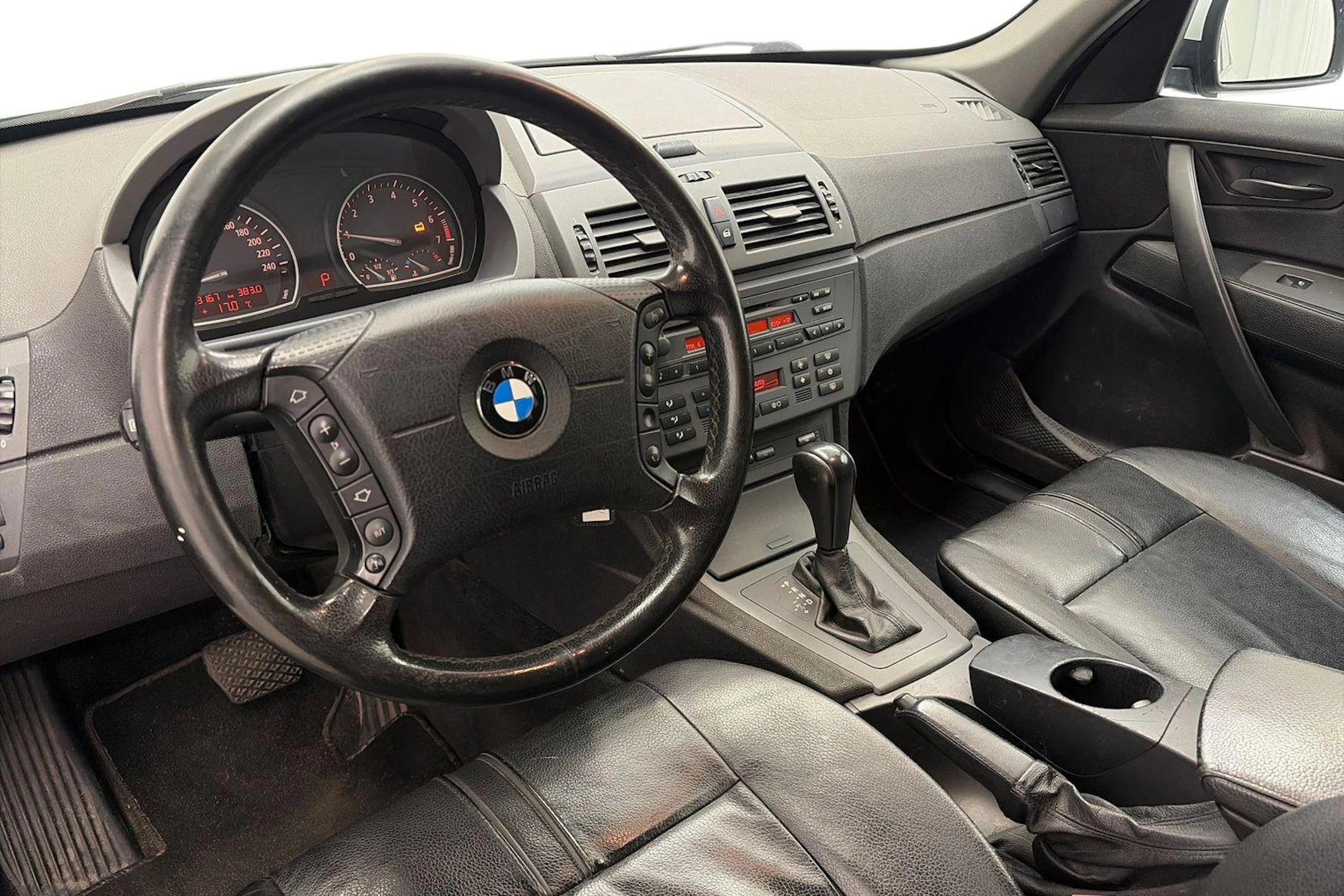 Harmaa BMW X3 2004 kuva 6.