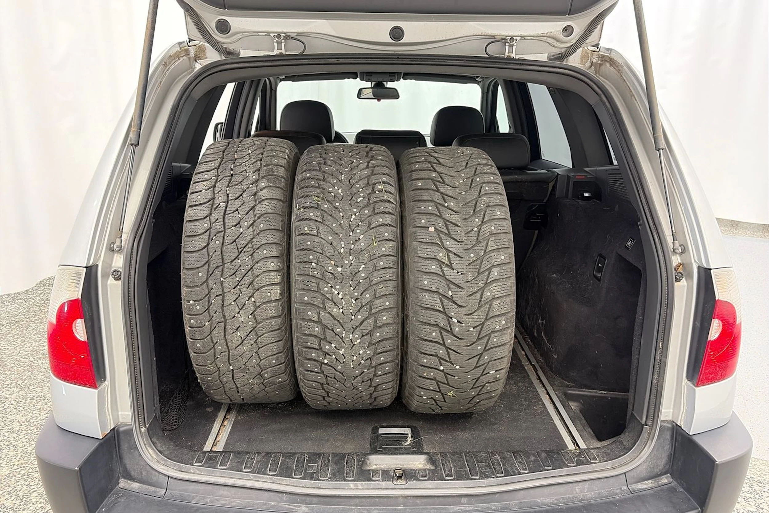 Harmaa BMW X3 2004 kuva 11.