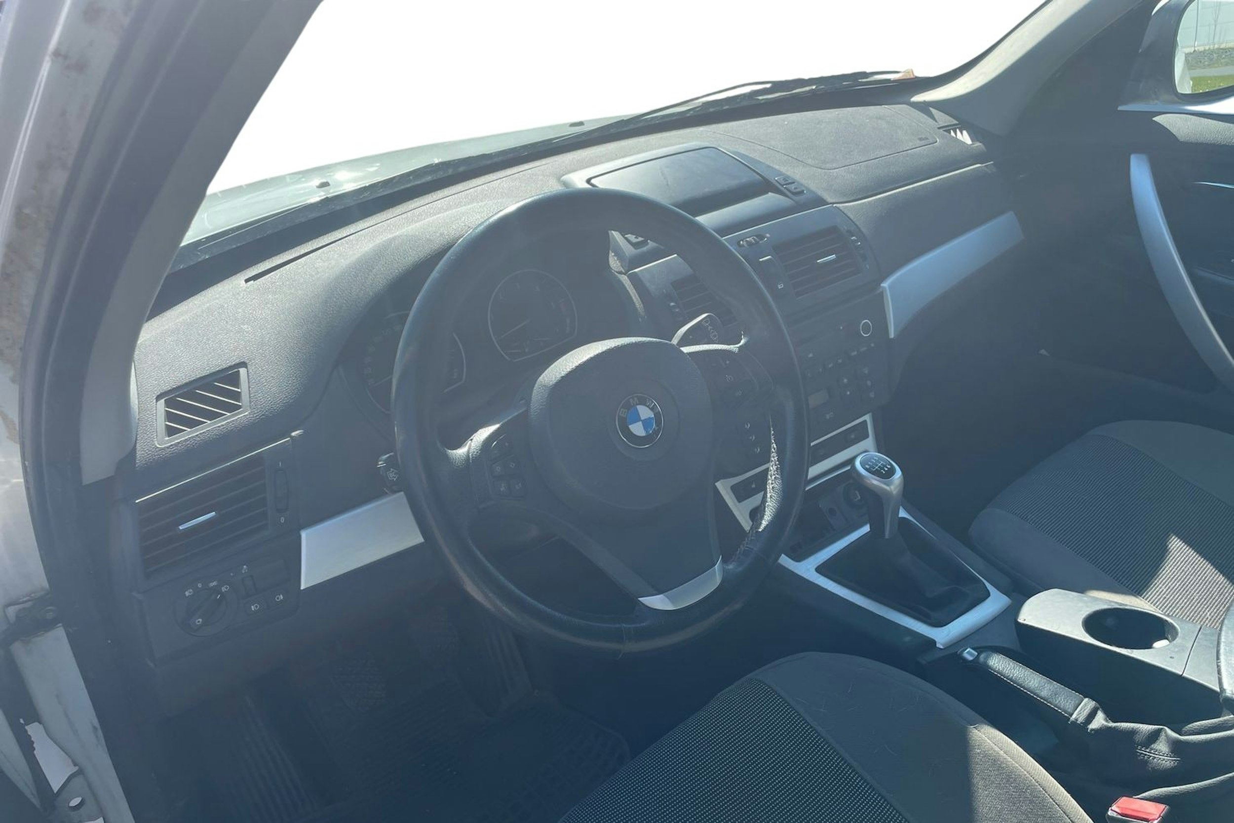 valkoinen BMW X3 2010 kuva 3.