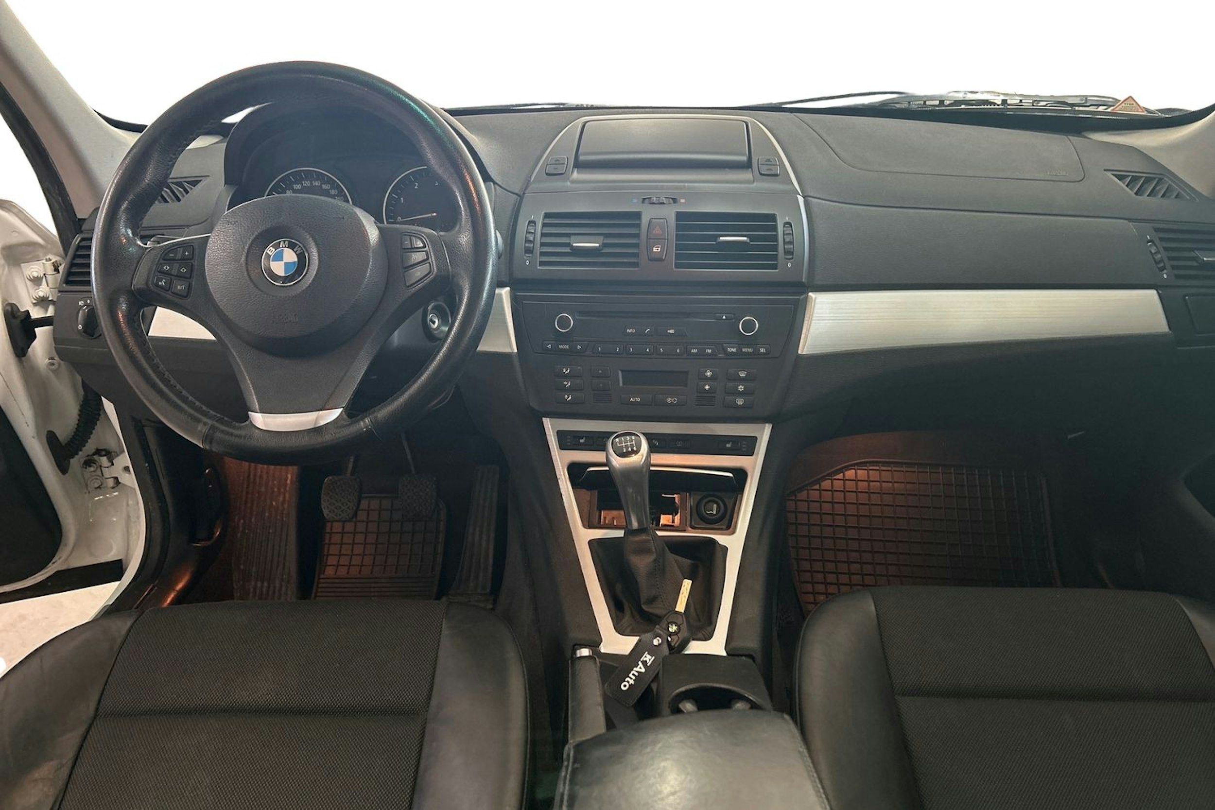 valkoinen BMW X3 2010 kuva 9.
