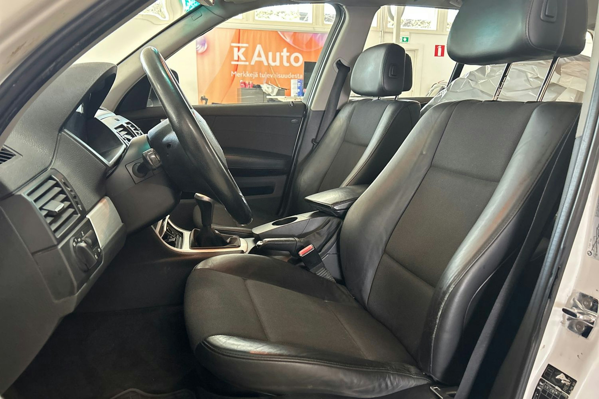 valkoinen BMW X3 2010 kuva 14.