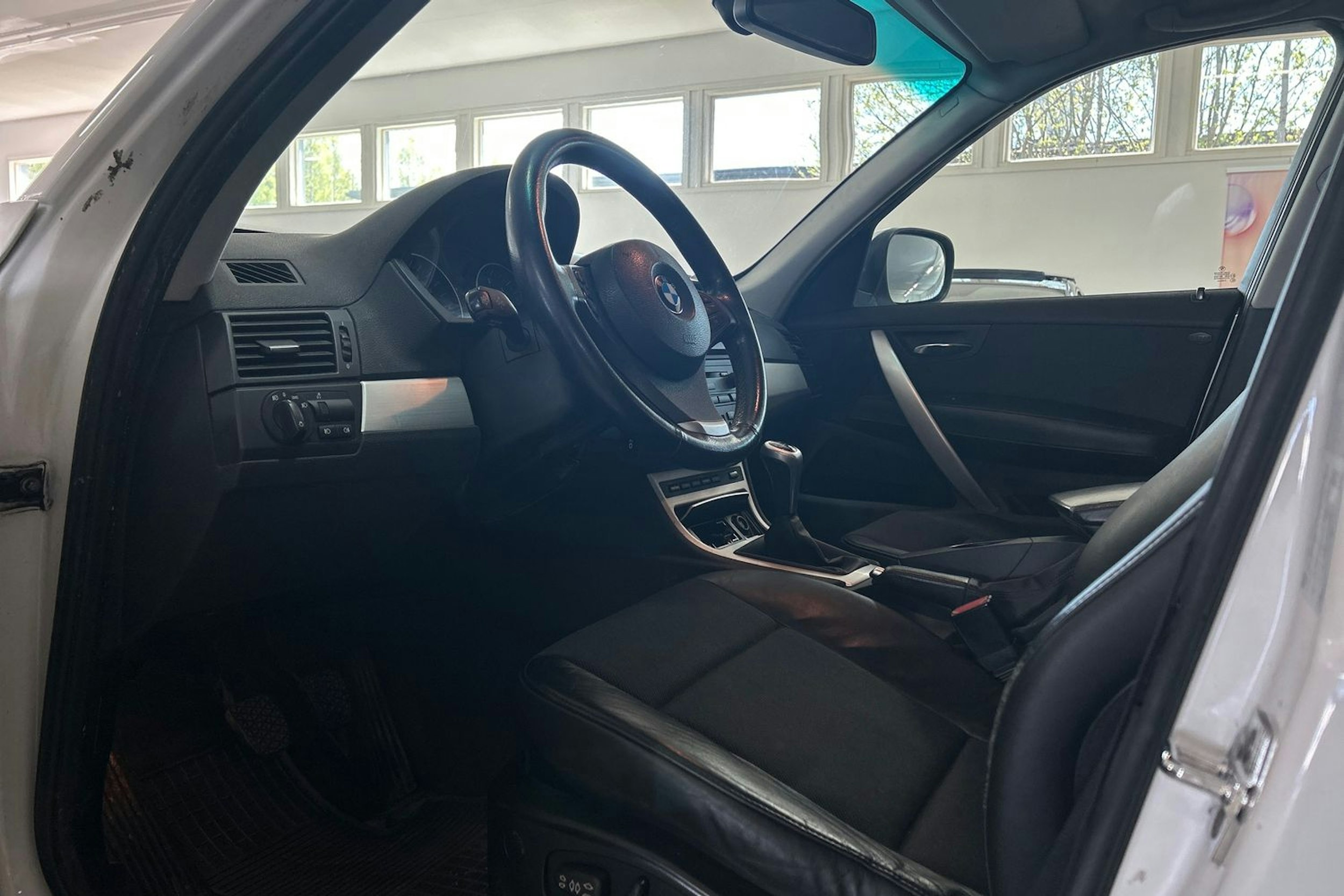 valkoinen BMW X3 2010 kuva 15.