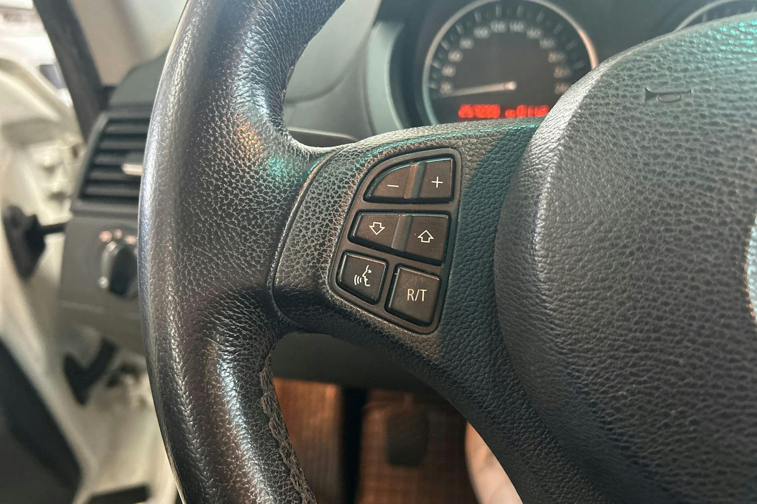 valkoinen BMW X3 2010 kuva 16.