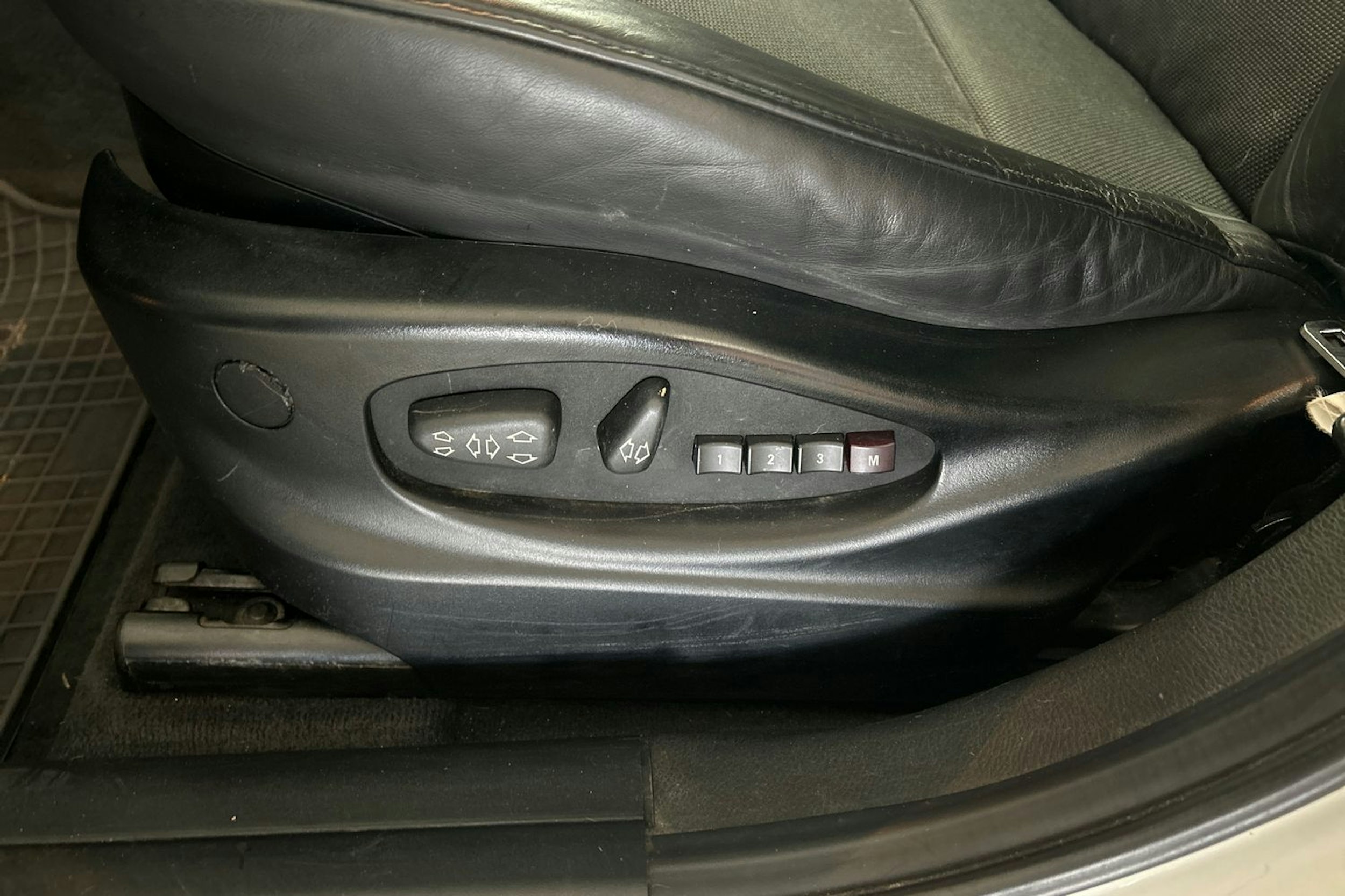 valkoinen BMW X3 2010 kuva 22.