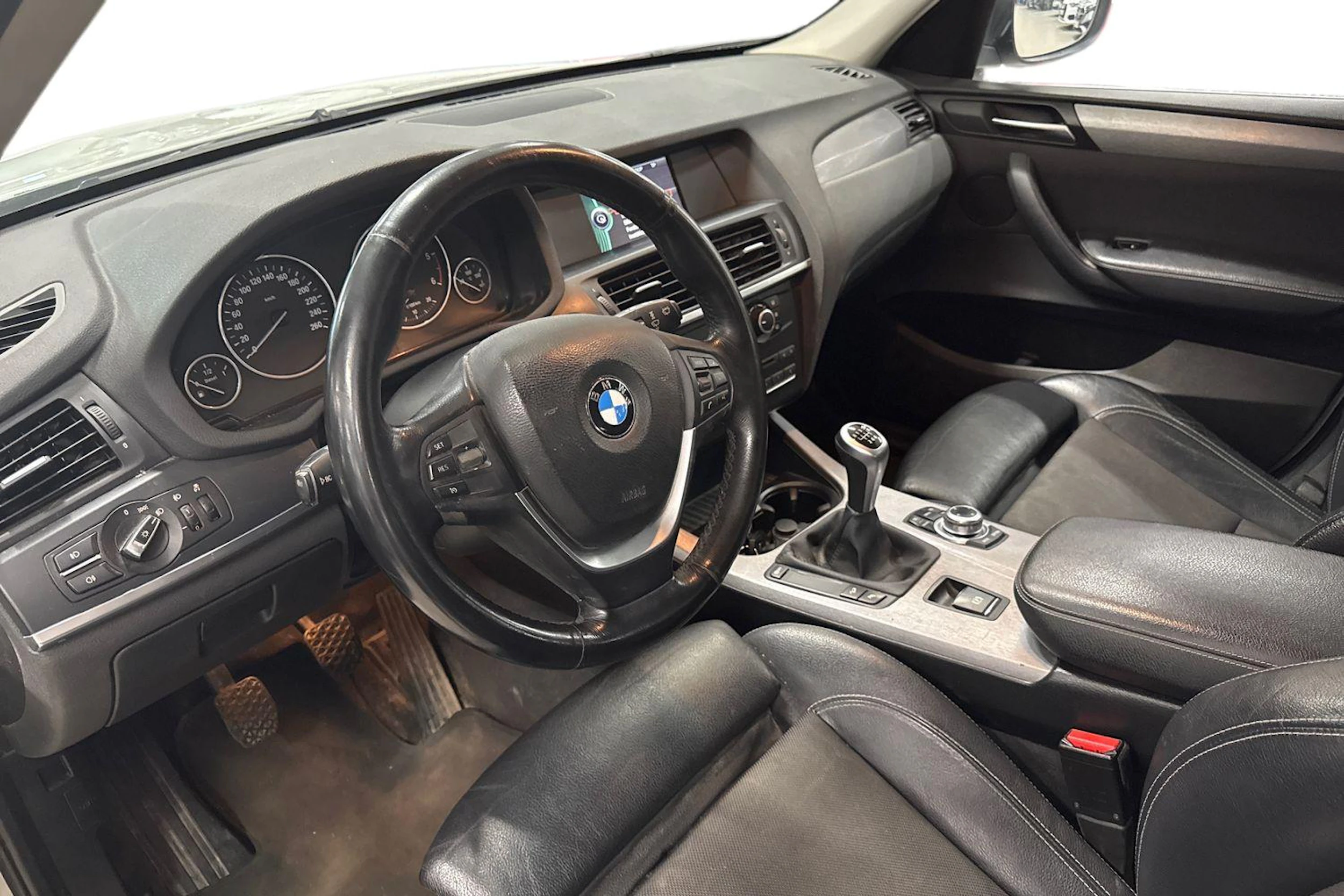 valkoinen BMW X3 2010 kuva 3.