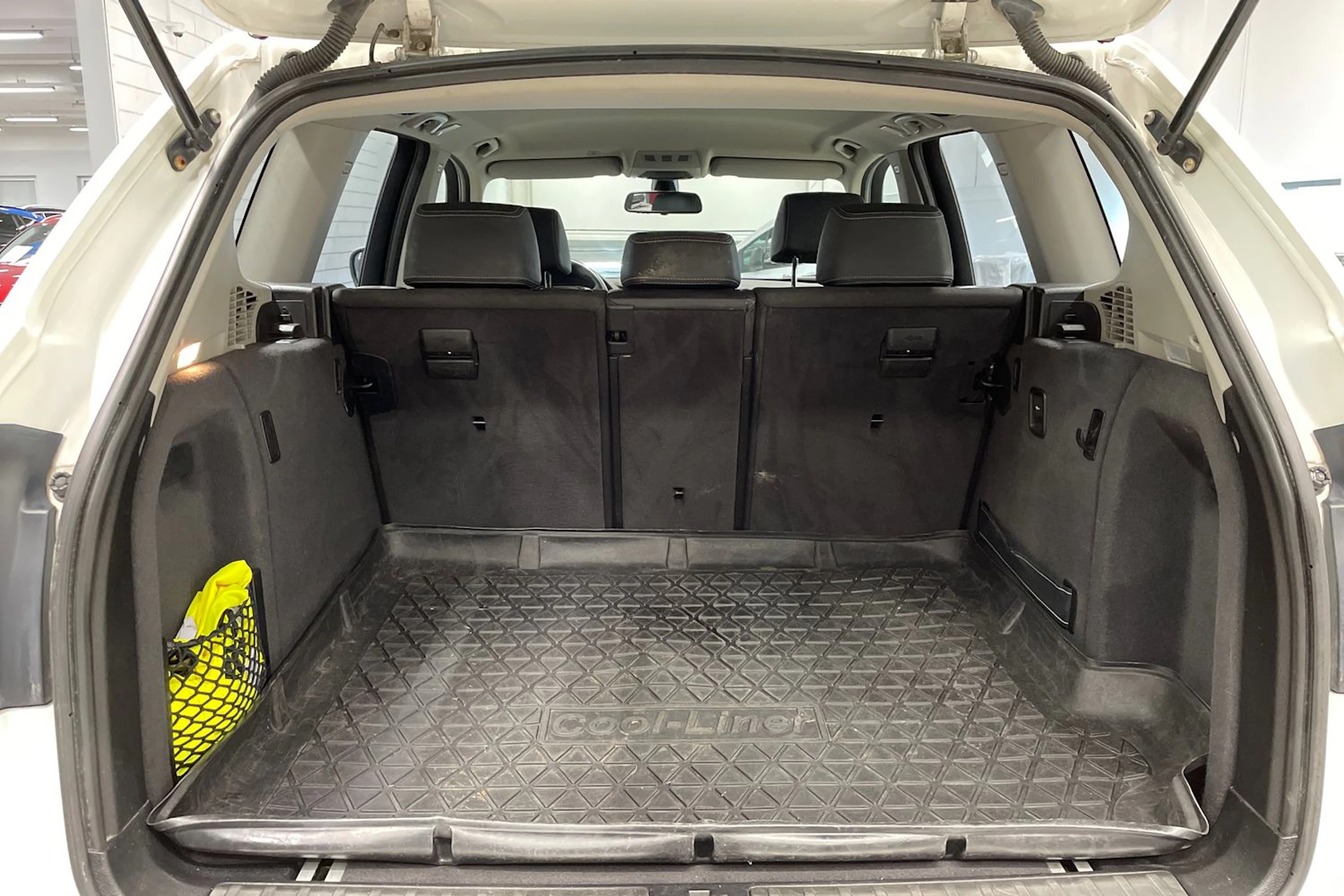 valkoinen BMW X3 2010 kuva 16.