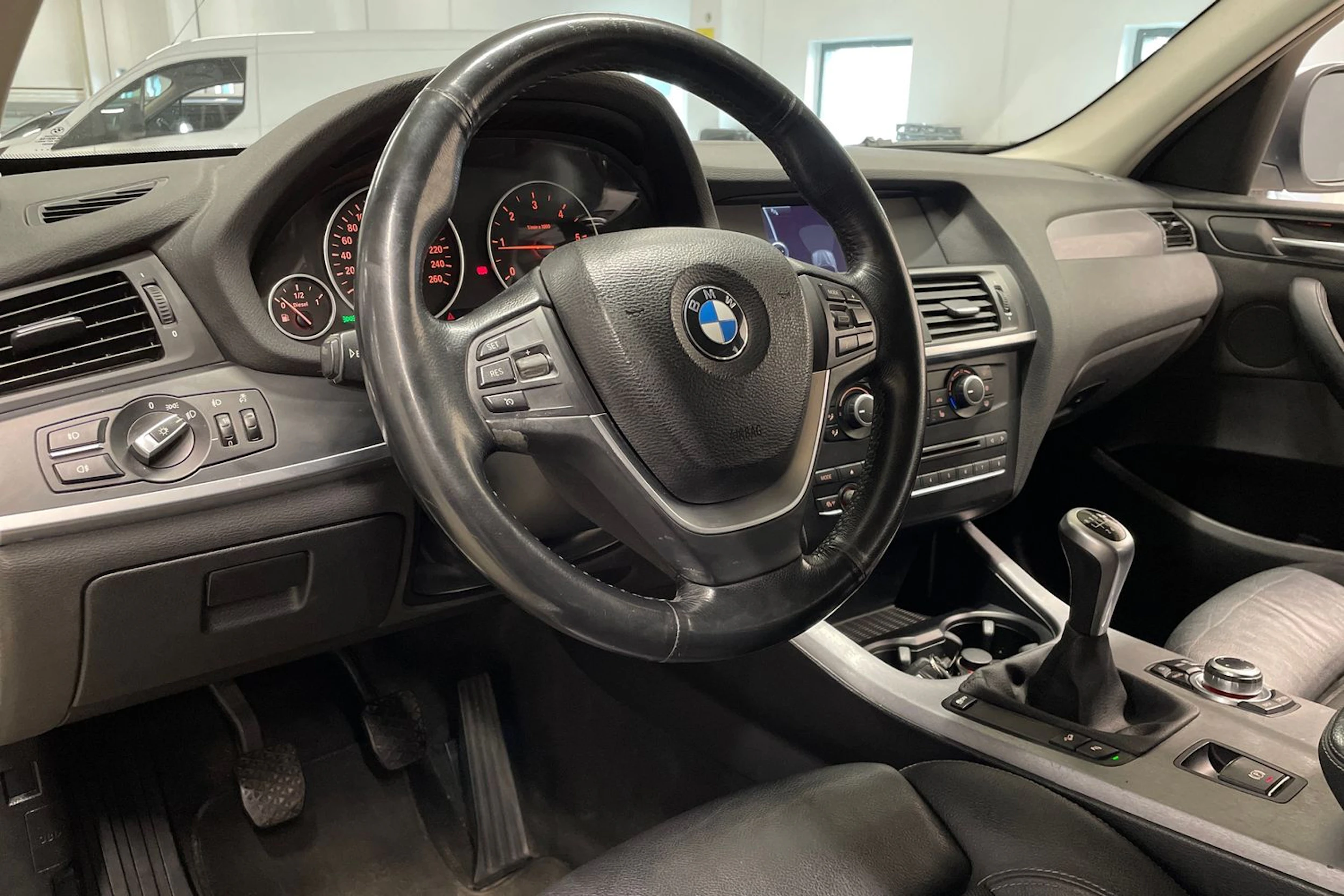 valkoinen BMW X3 2010 kuva 24.