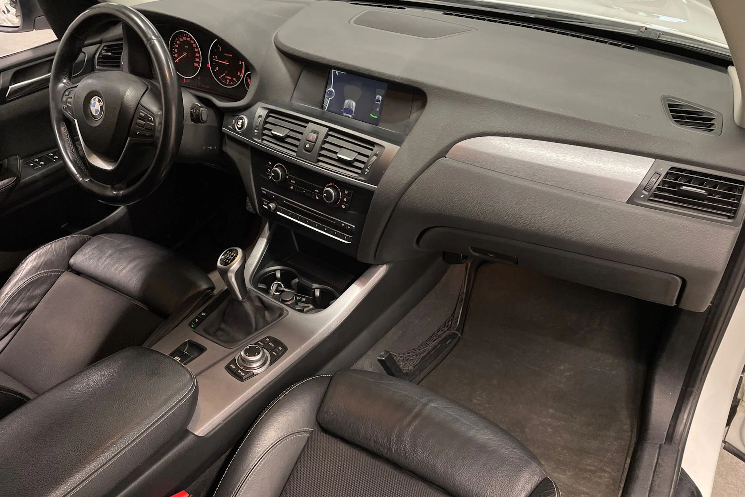 valkoinen BMW X3 2010 kuva 26.