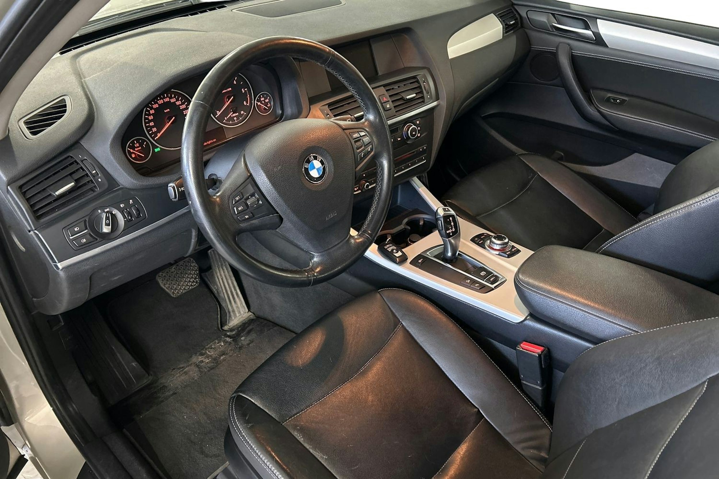 Harmaa BMW X3 2011 kuva 7.
