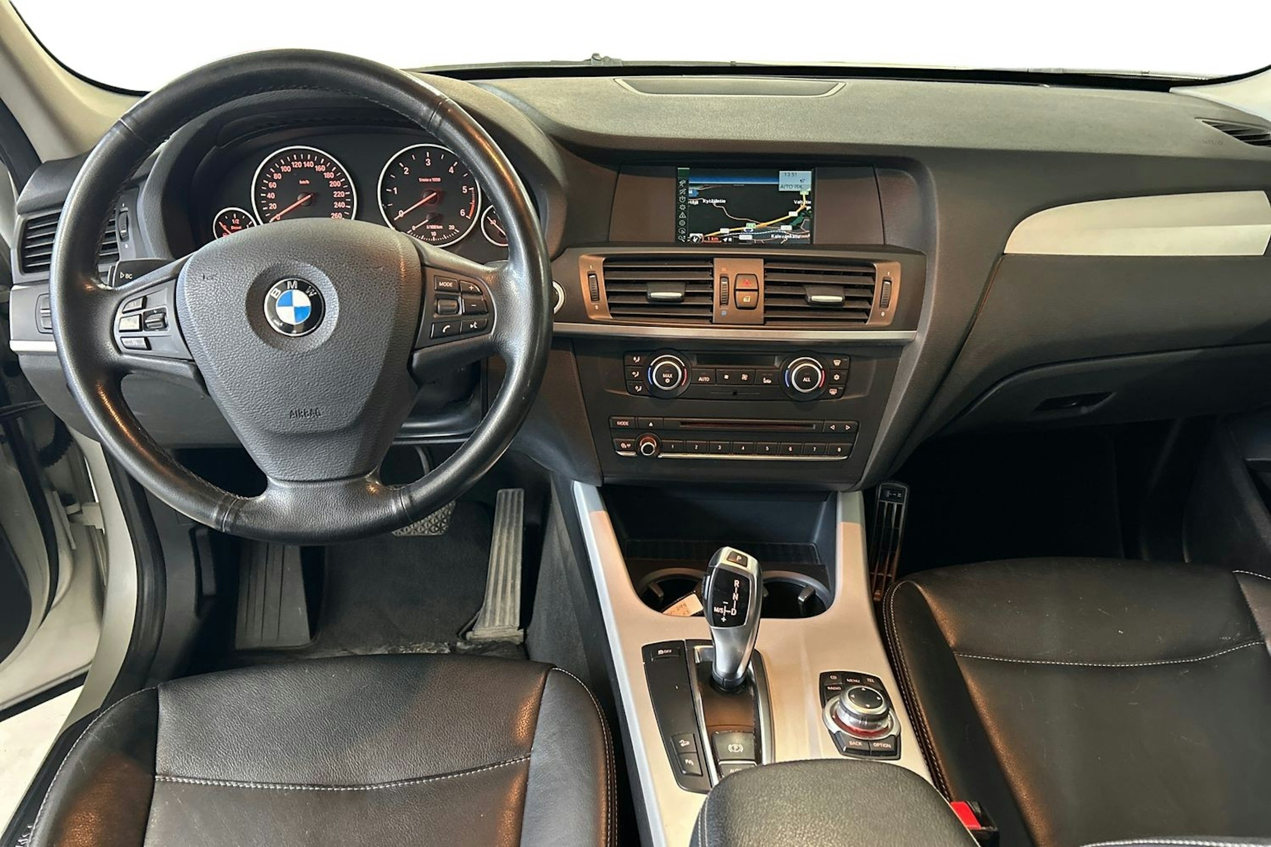Harmaa BMW X3 2011 kuva 9.