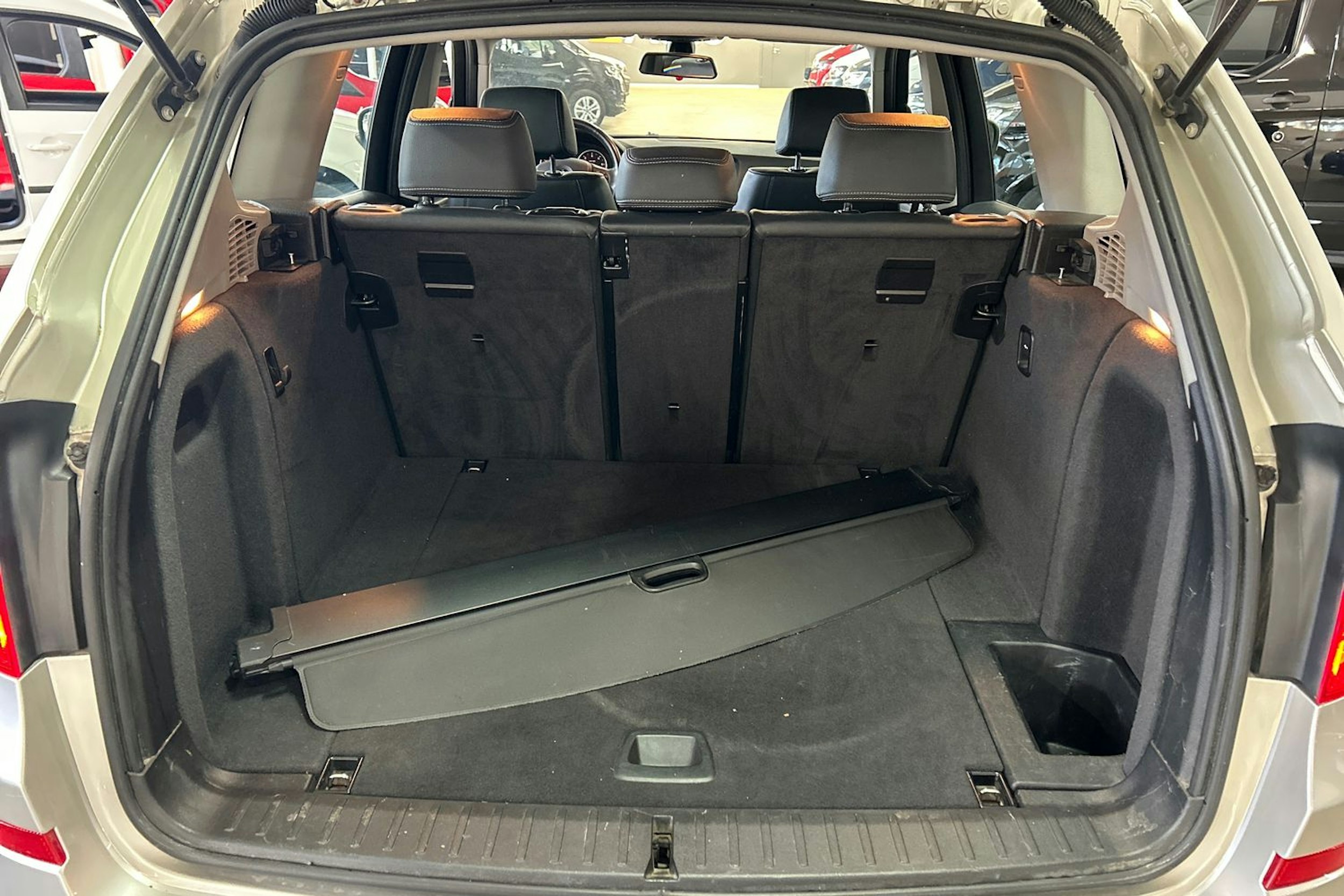 Harmaa BMW X3 2011 kuva 14.