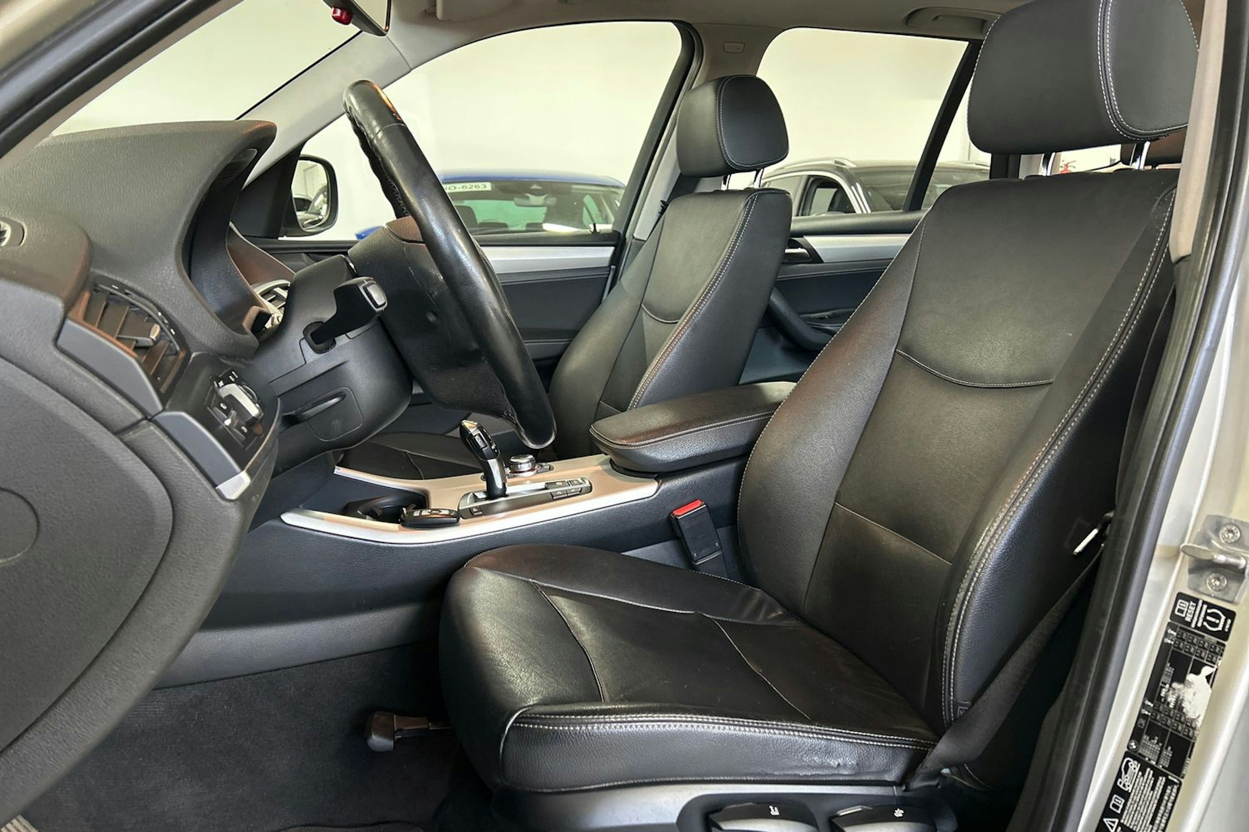 Harmaa BMW X3 2011 kuva 15.