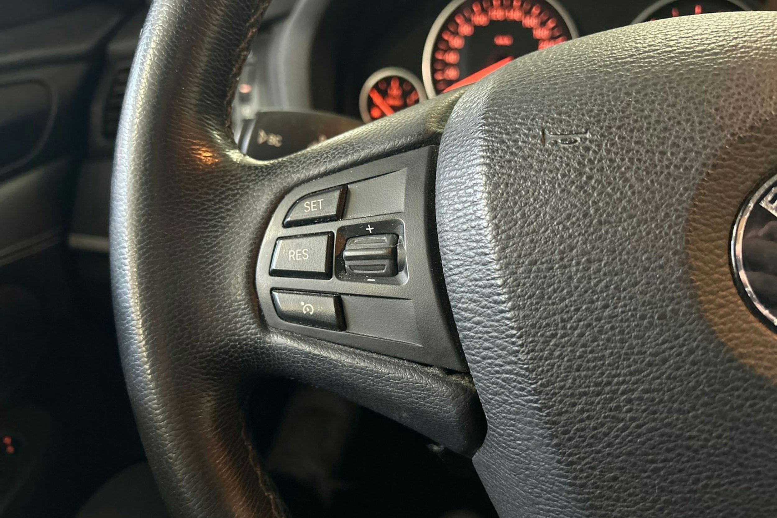 Harmaa BMW X3 2011 kuva 16.