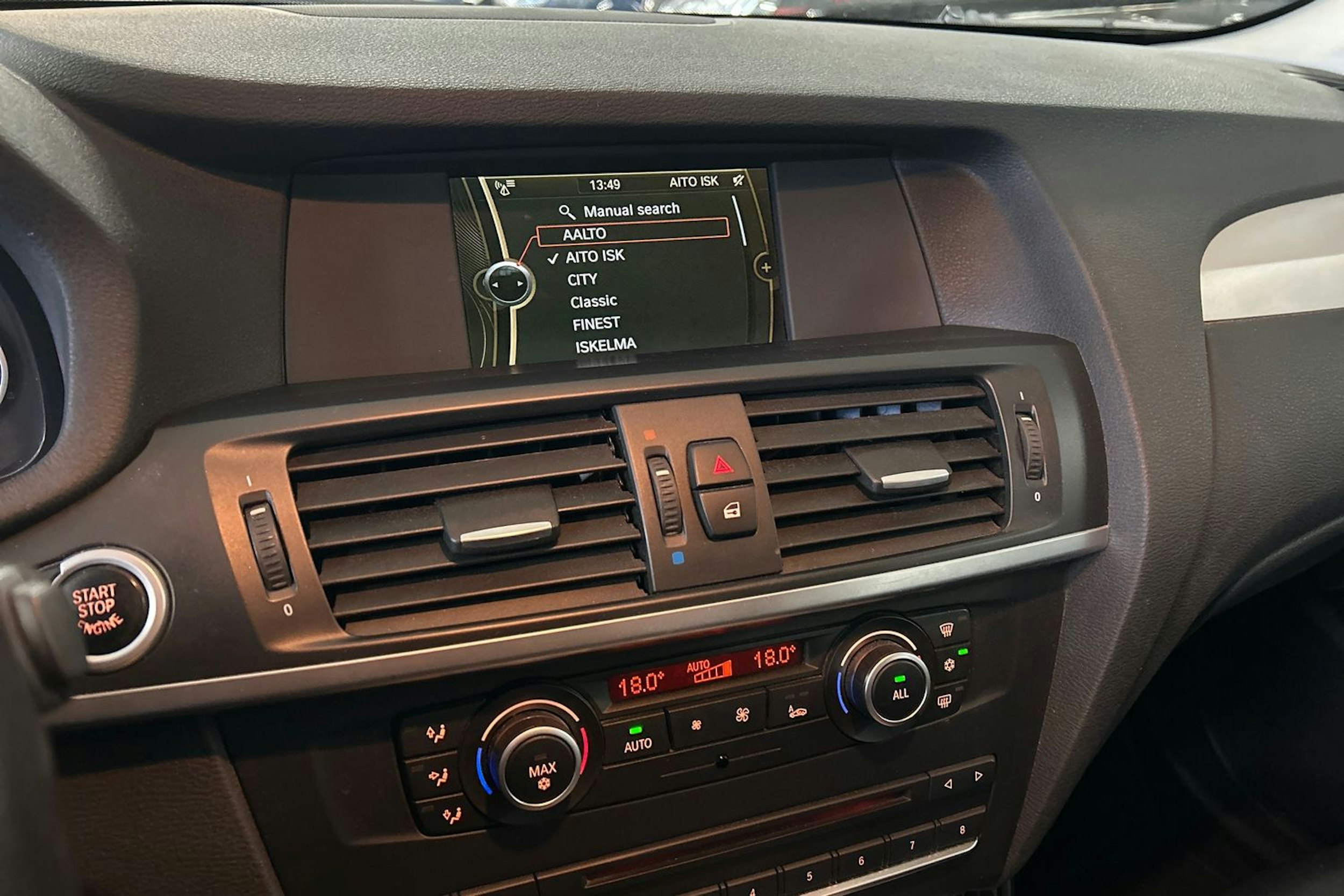 Harmaa BMW X3 2011 kuva 19.