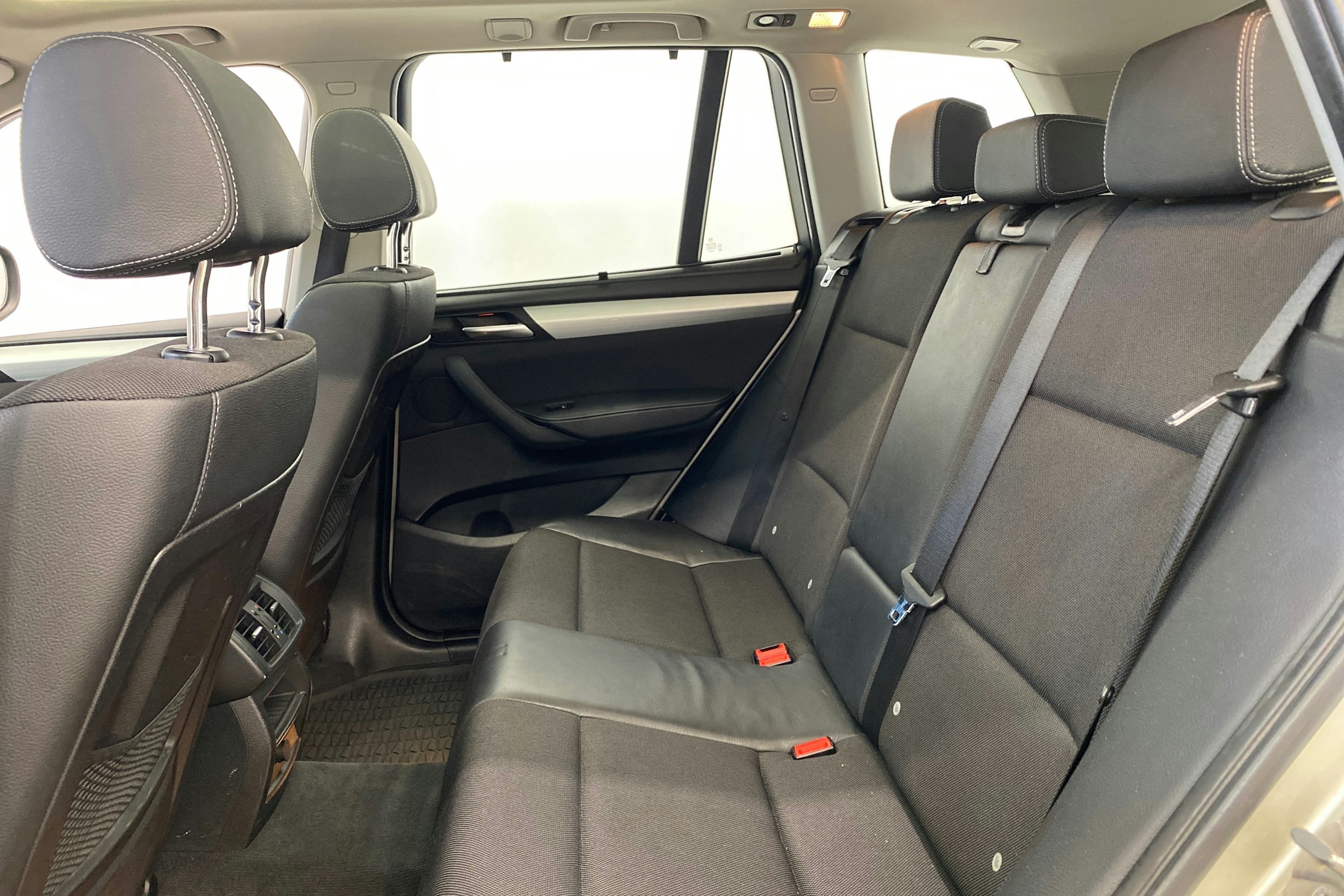 harmaa BMW X3 2011 kuva 13.