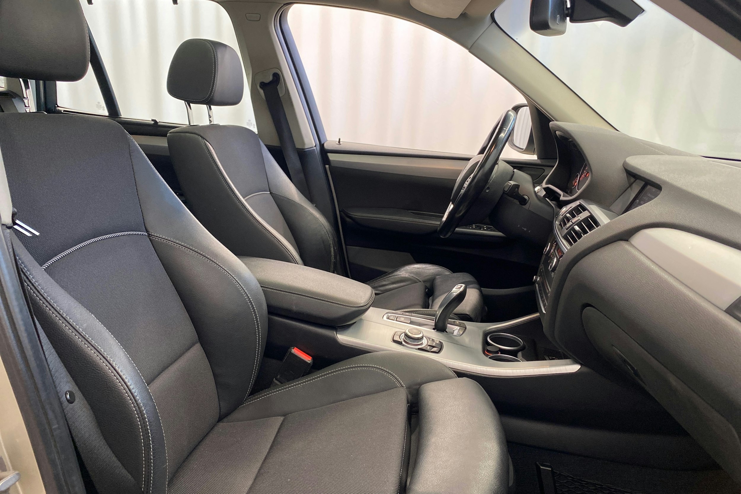 harmaa BMW X3 2011 kuva 15.
