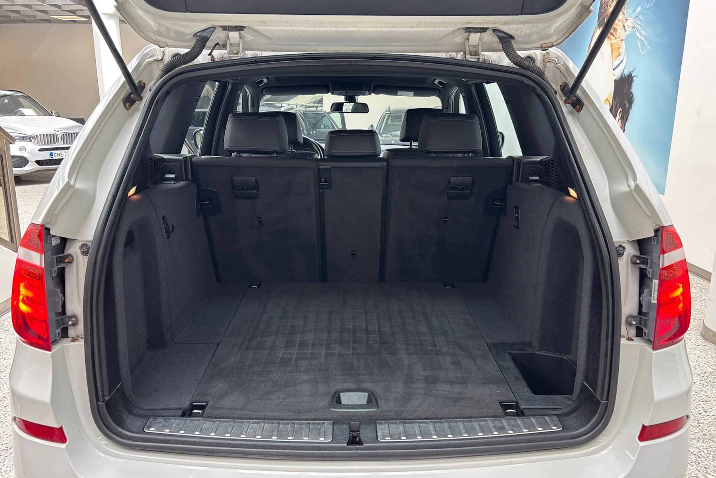 valkoinen BMW X3 2011 kuva 16.