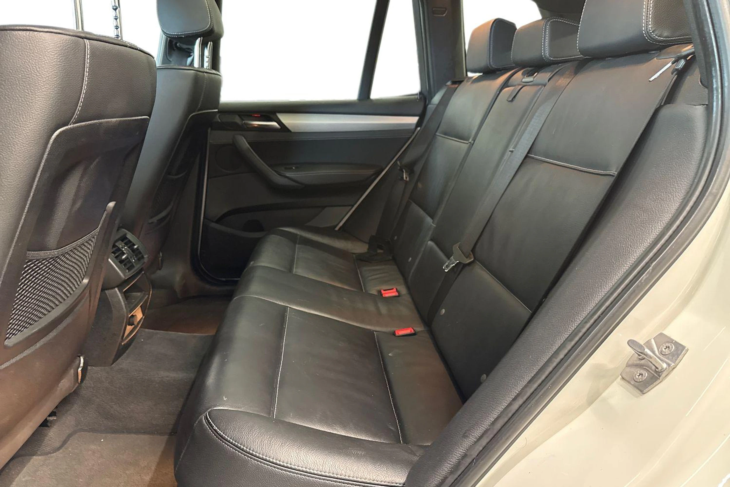 valkoinen BMW X3 2011 kuva 8.