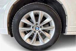 valkoinen BMW X3 2011 kuva 9.