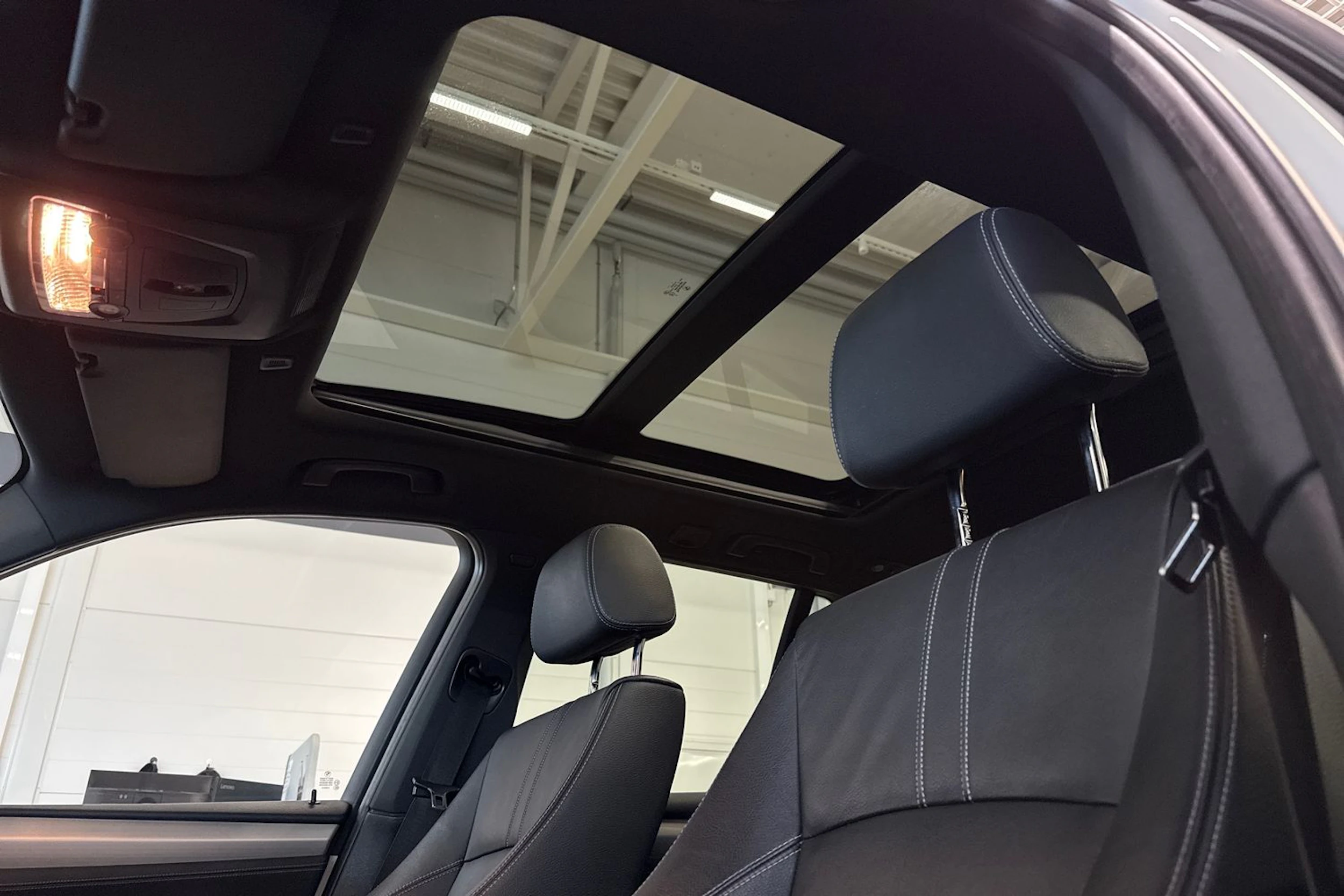 valkoinen BMW X3 2011 kuva 12.