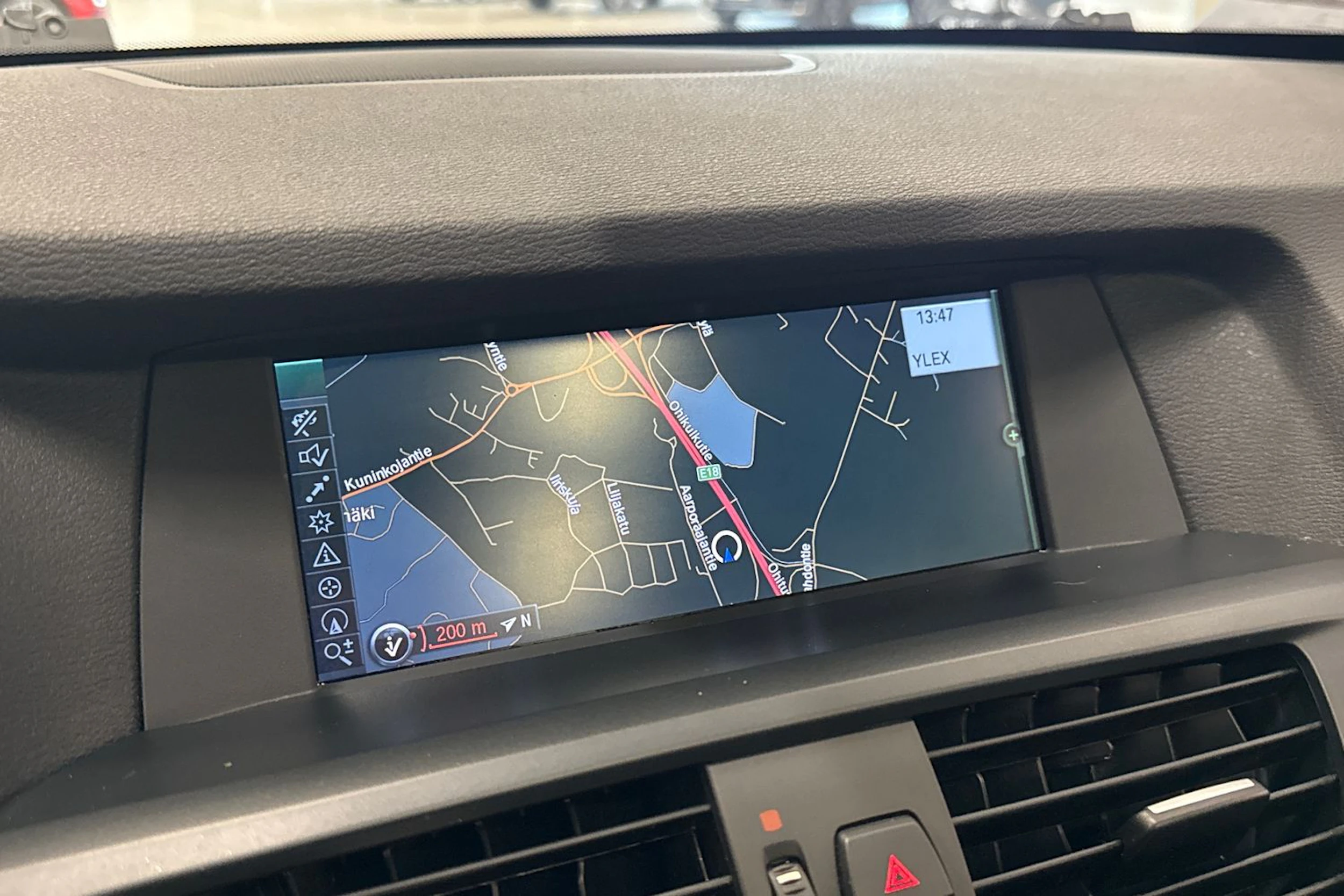 valkoinen BMW X3 2011 kuva 18.