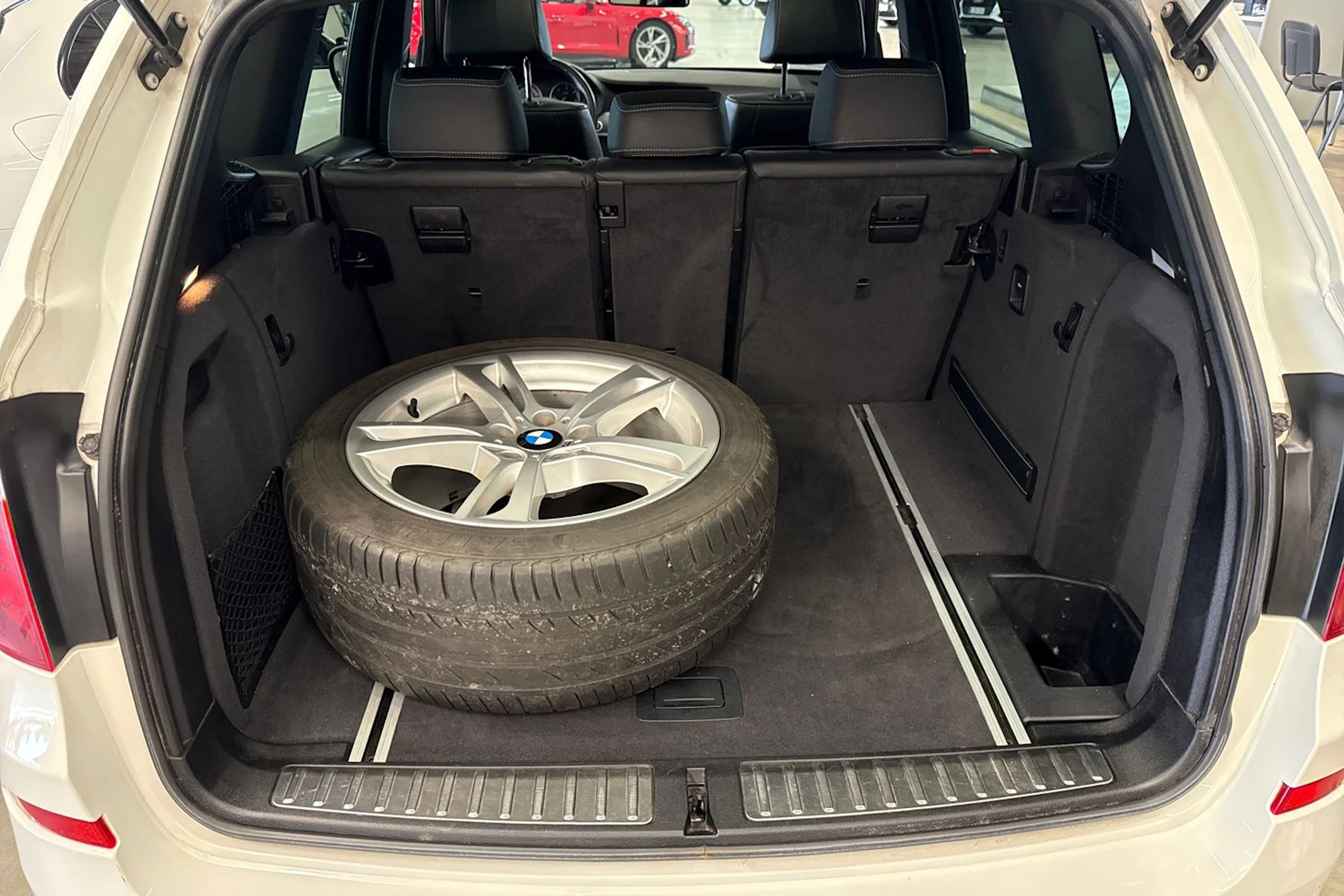 valkoinen BMW X3 2011 kuva 24.