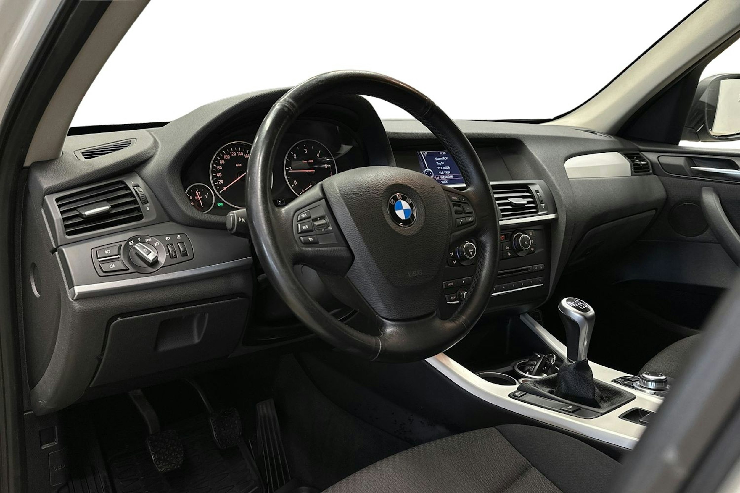 valkoinen BMW X3 2011 kuva 7.