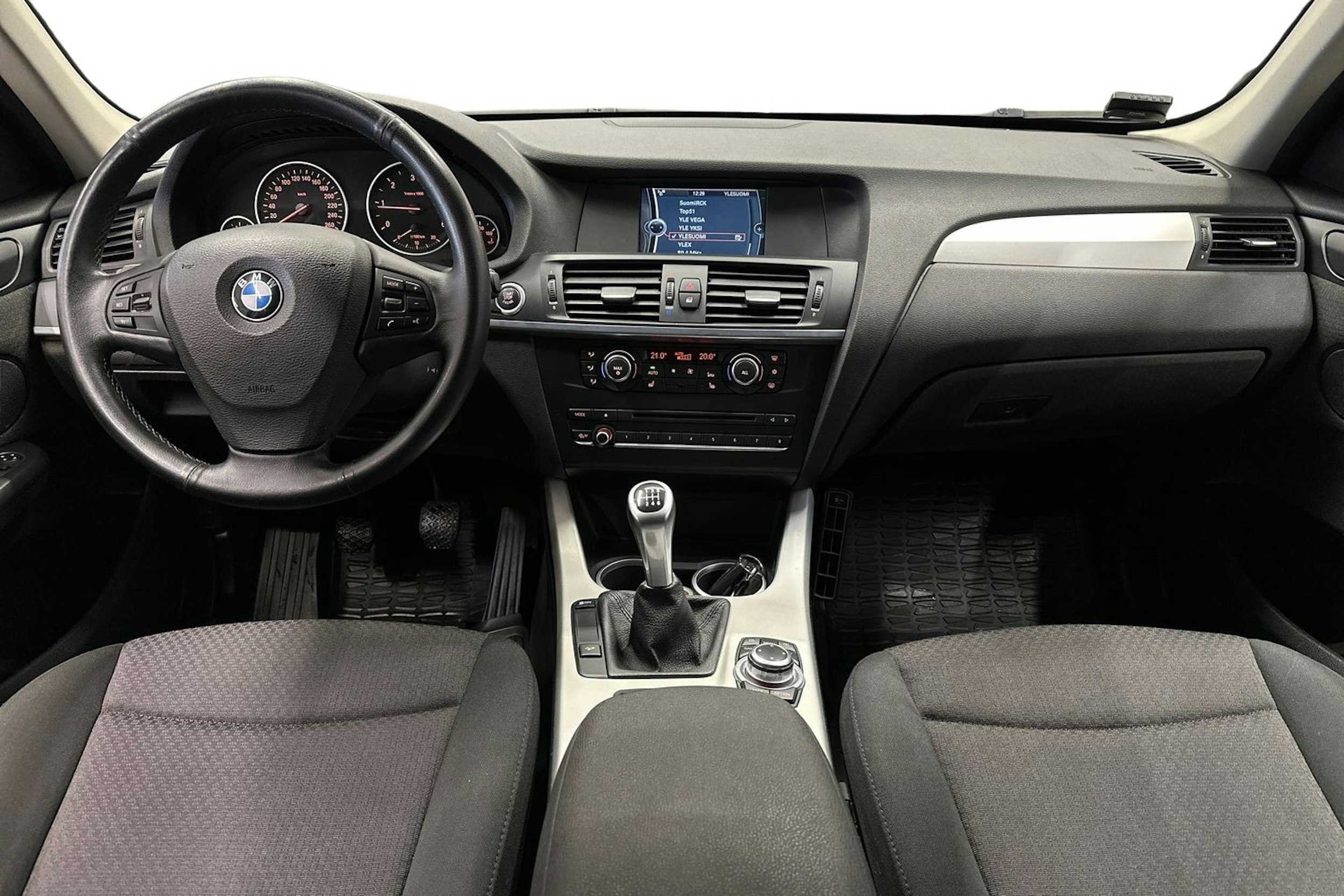 valkoinen BMW X3 2011 kuva 9.