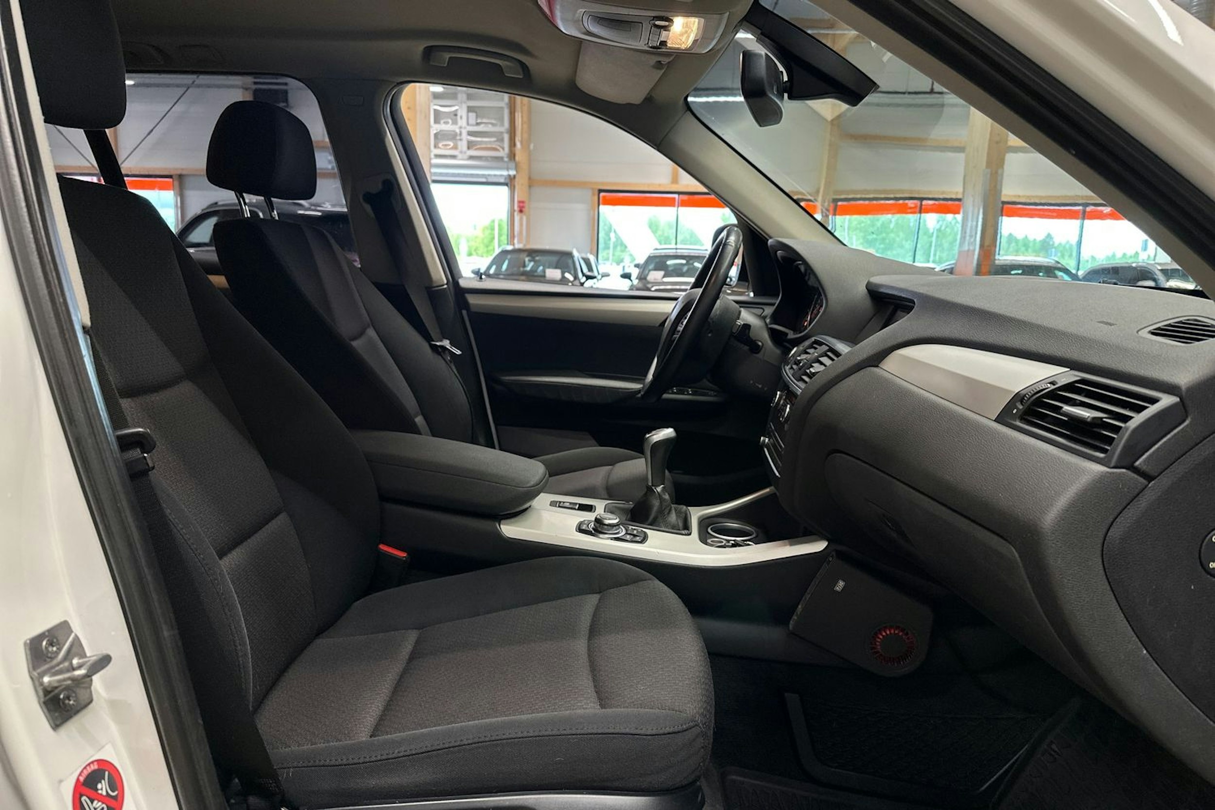 valkoinen BMW X3 2011 kuva 15.