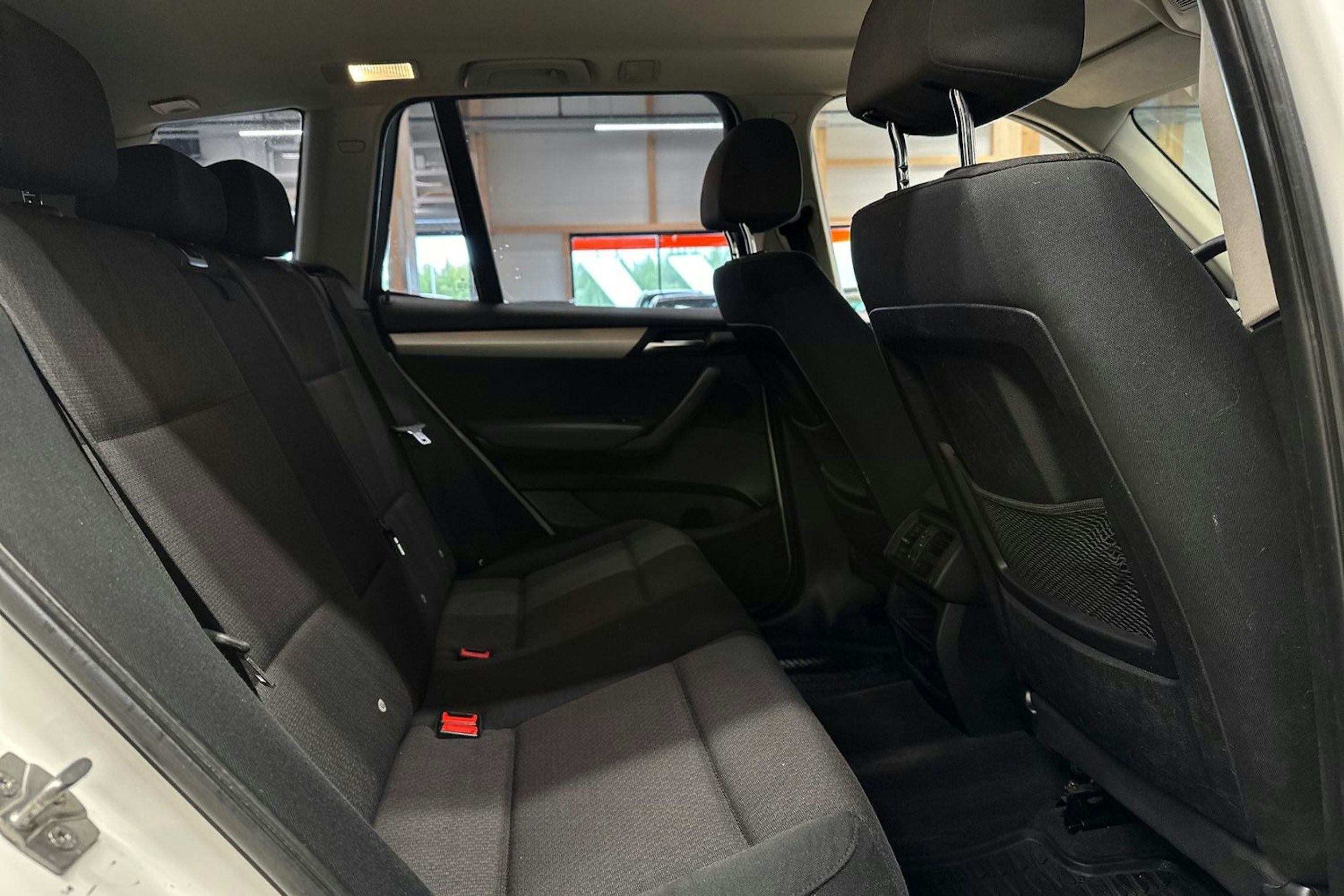 valkoinen BMW X3 2011 kuva 16.