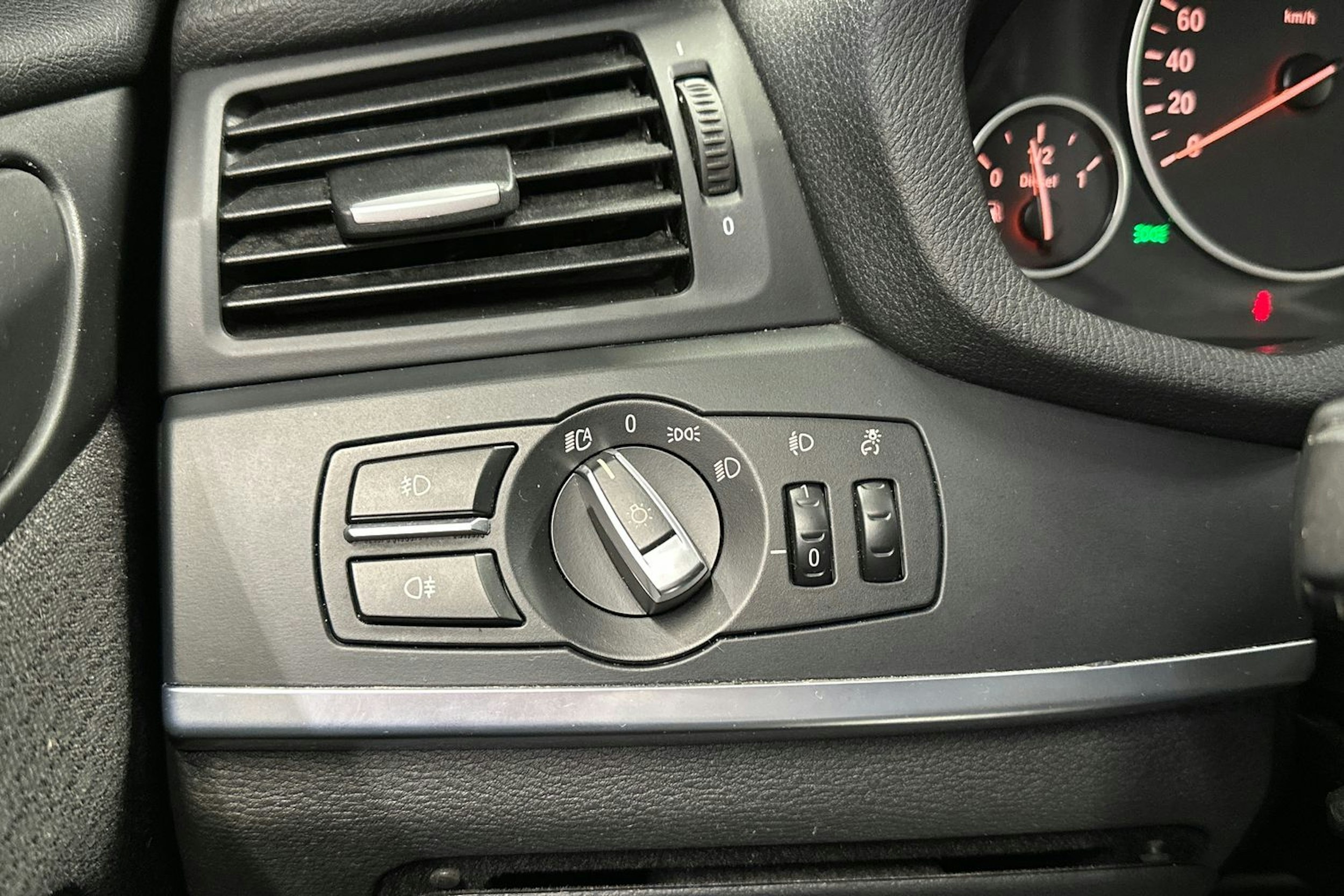 valkoinen BMW X3 2011 kuva 24.
