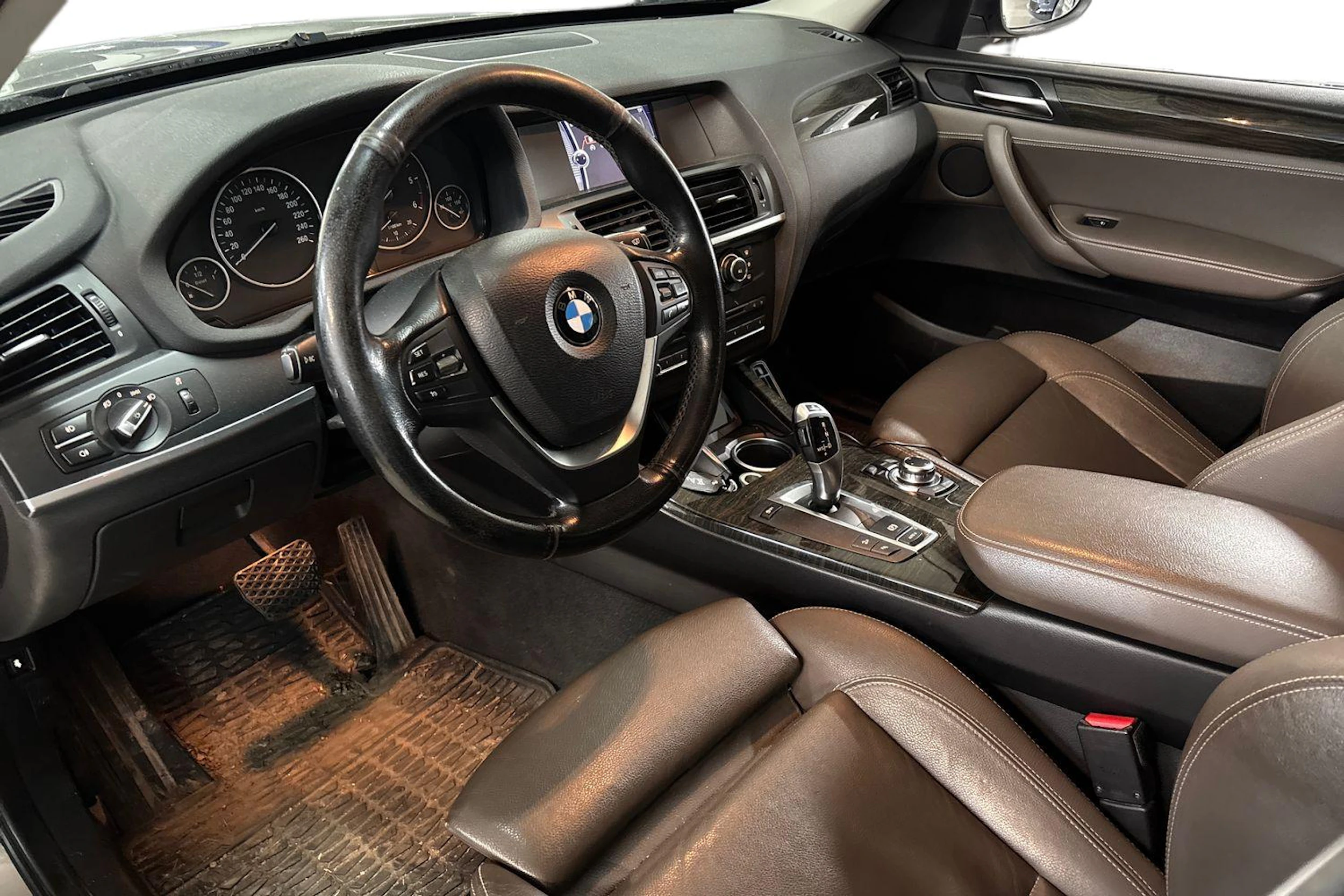 ruskea (beige) BMW X3 2011 kuva 3.
