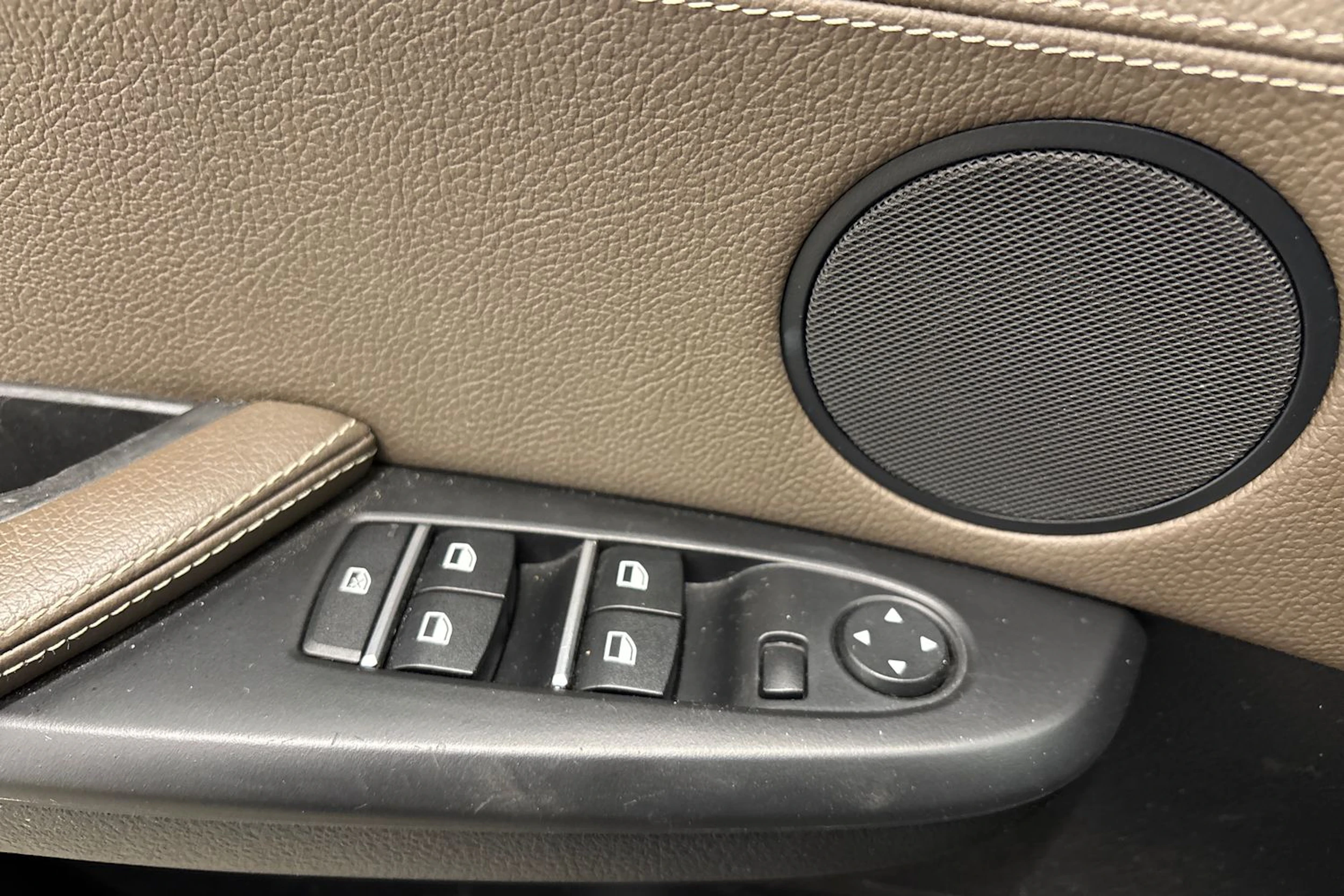 ruskea (beige) BMW X3 2011 kuva 18.