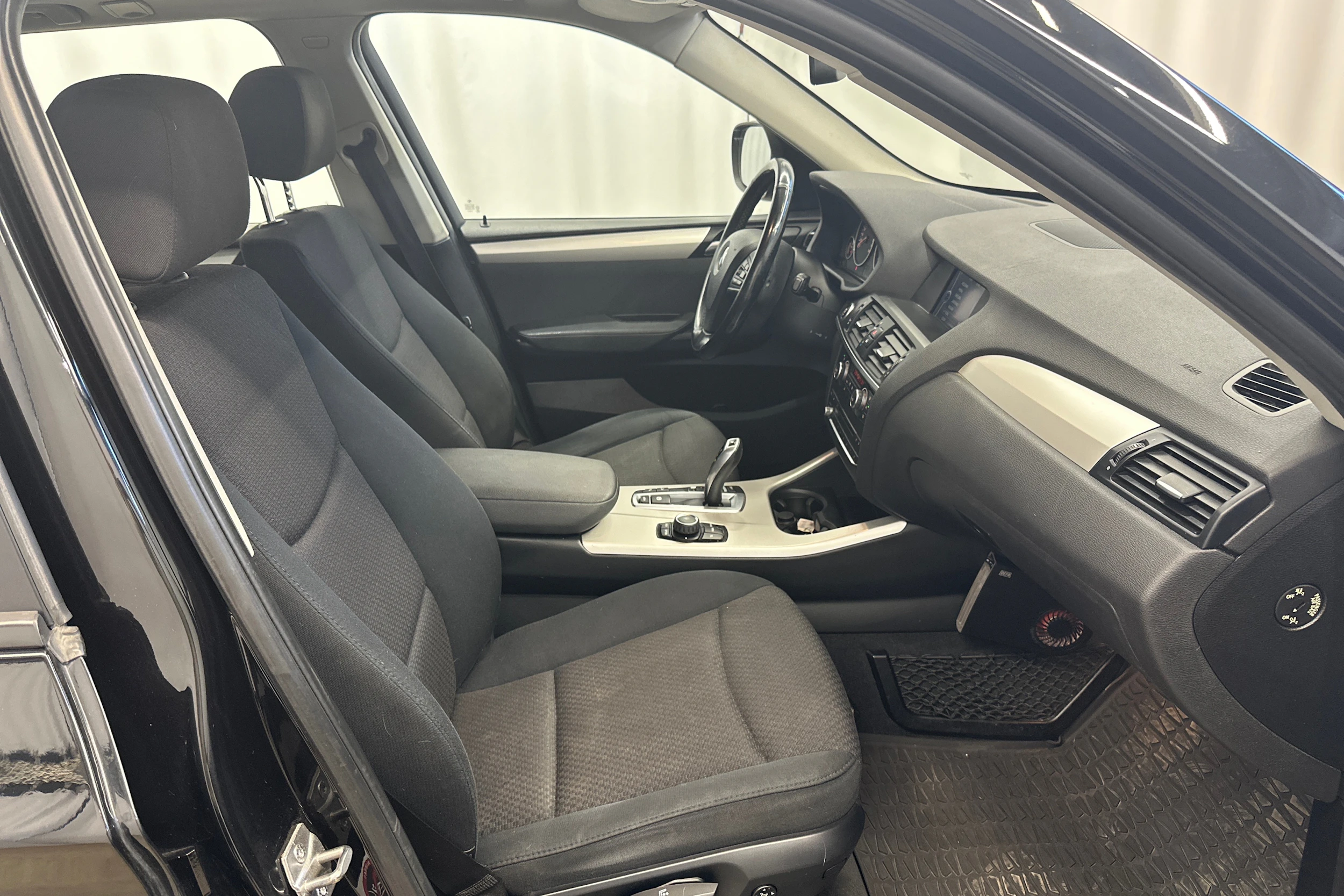 musta BMW X3 2013 kuva 13.