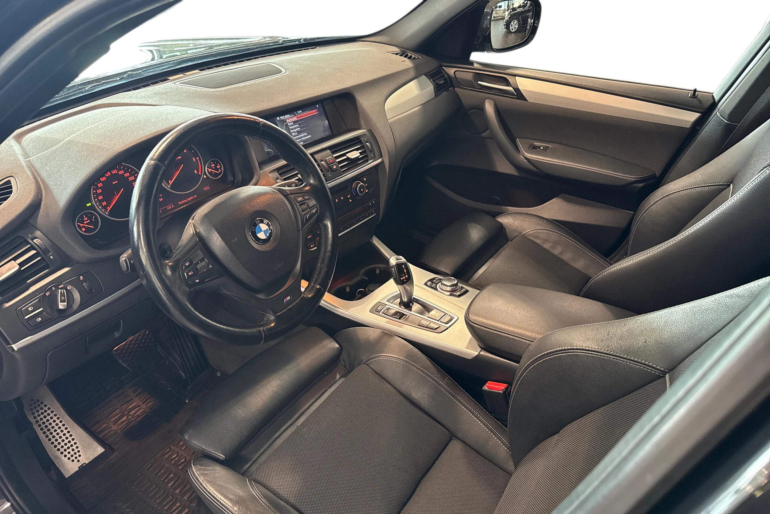 musta BMW X3 2013 kuva 8.