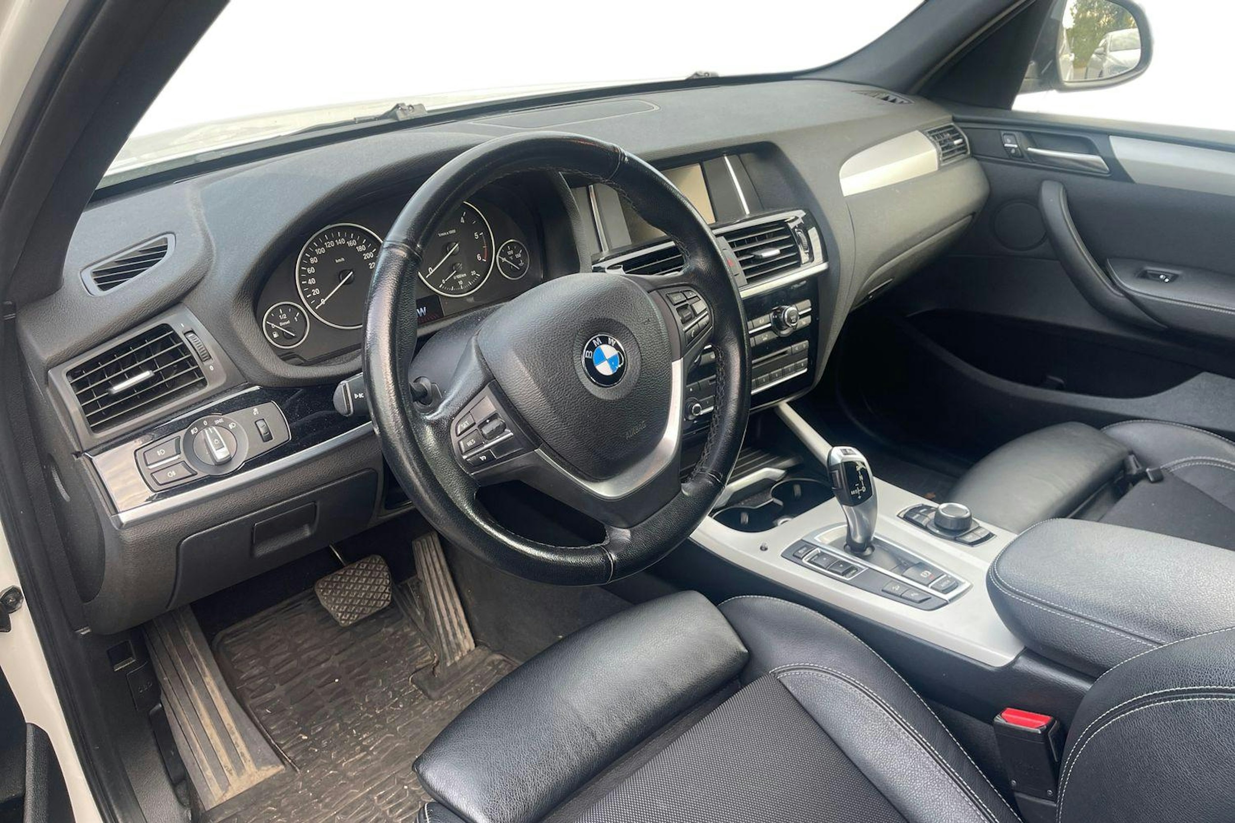 Valkoinen BMW X3 2015 kuva 3.