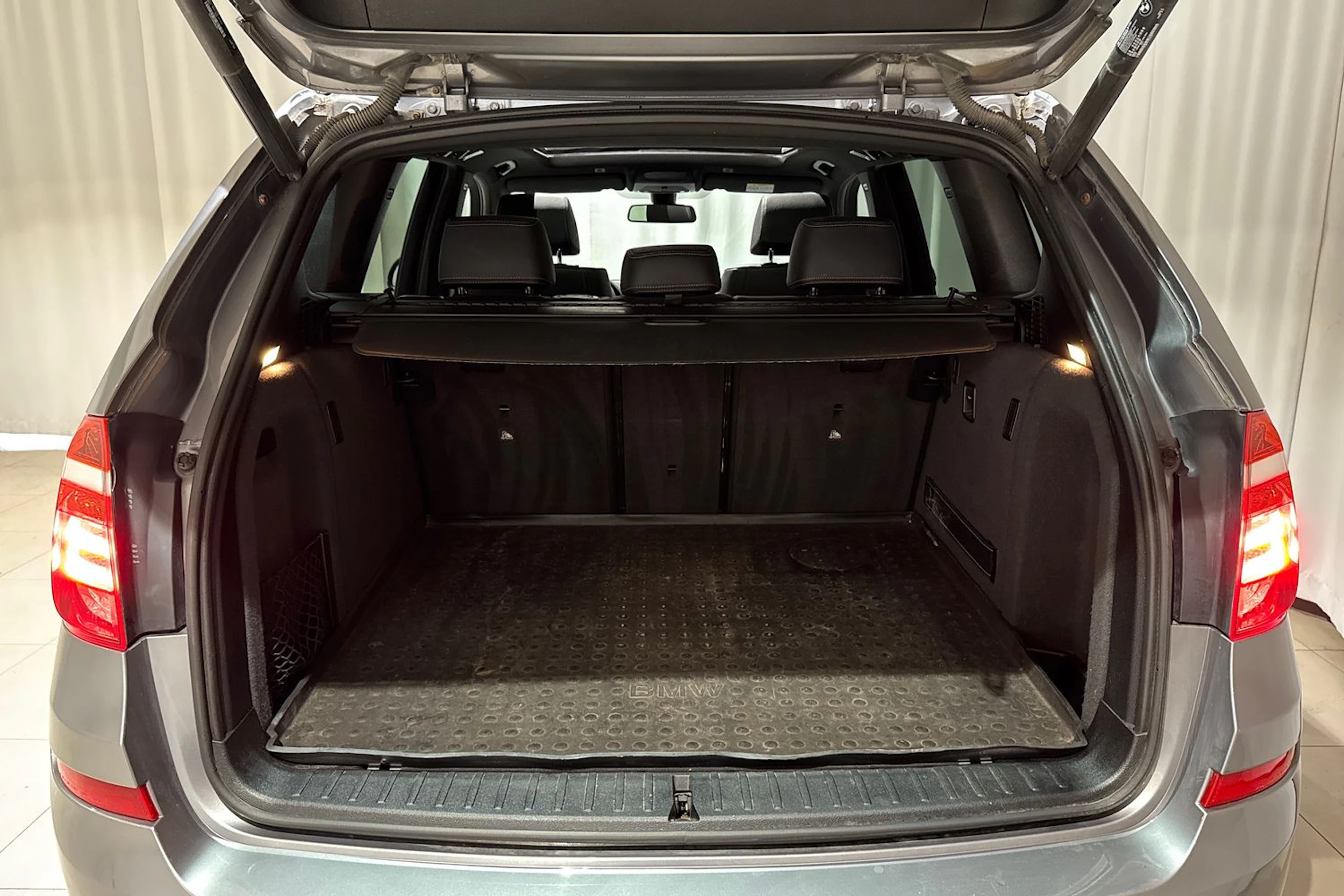 harmaa BMW X3 2015 kuva 16.