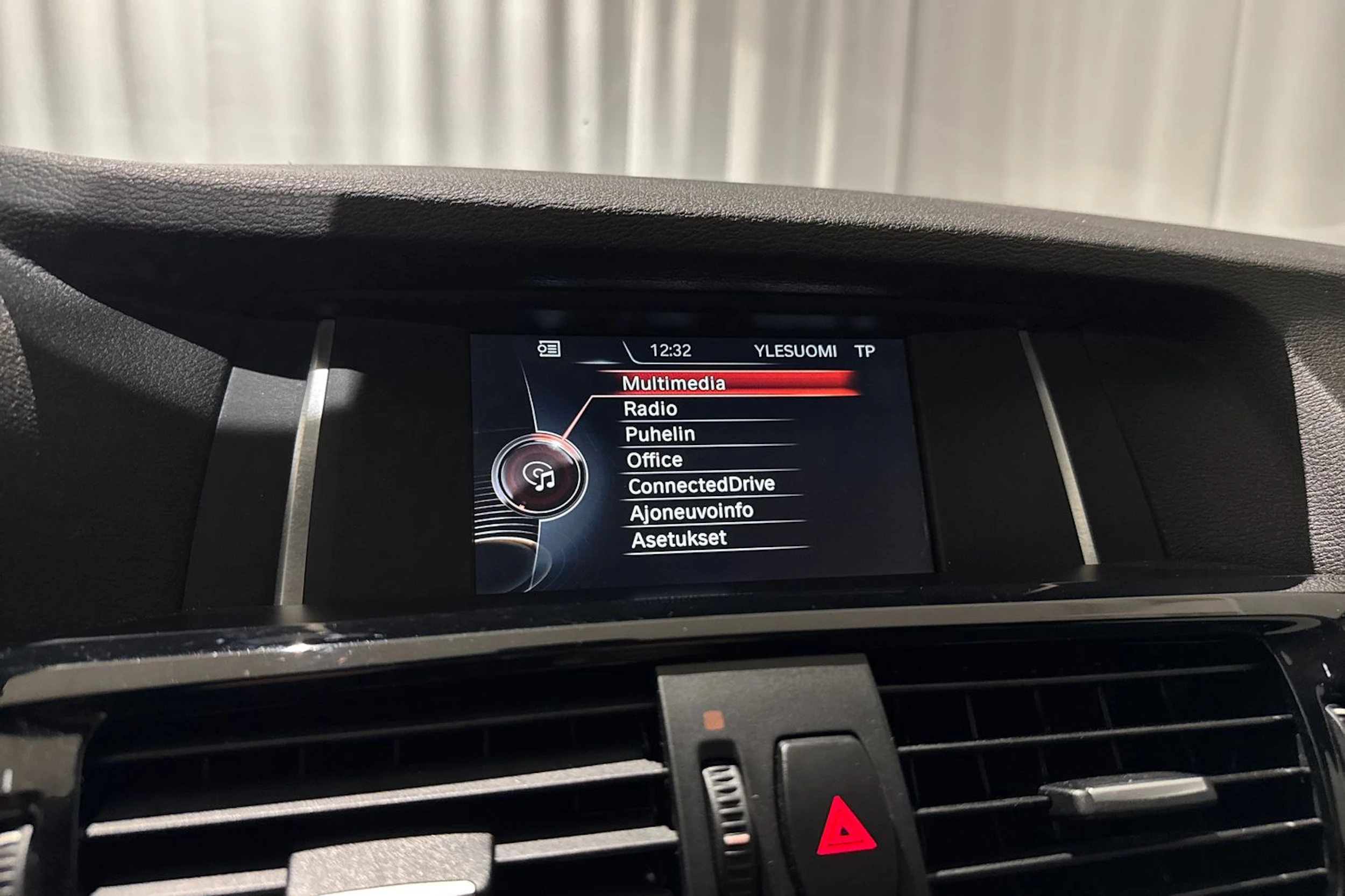 harmaa BMW X3 2015 kuva 23.
