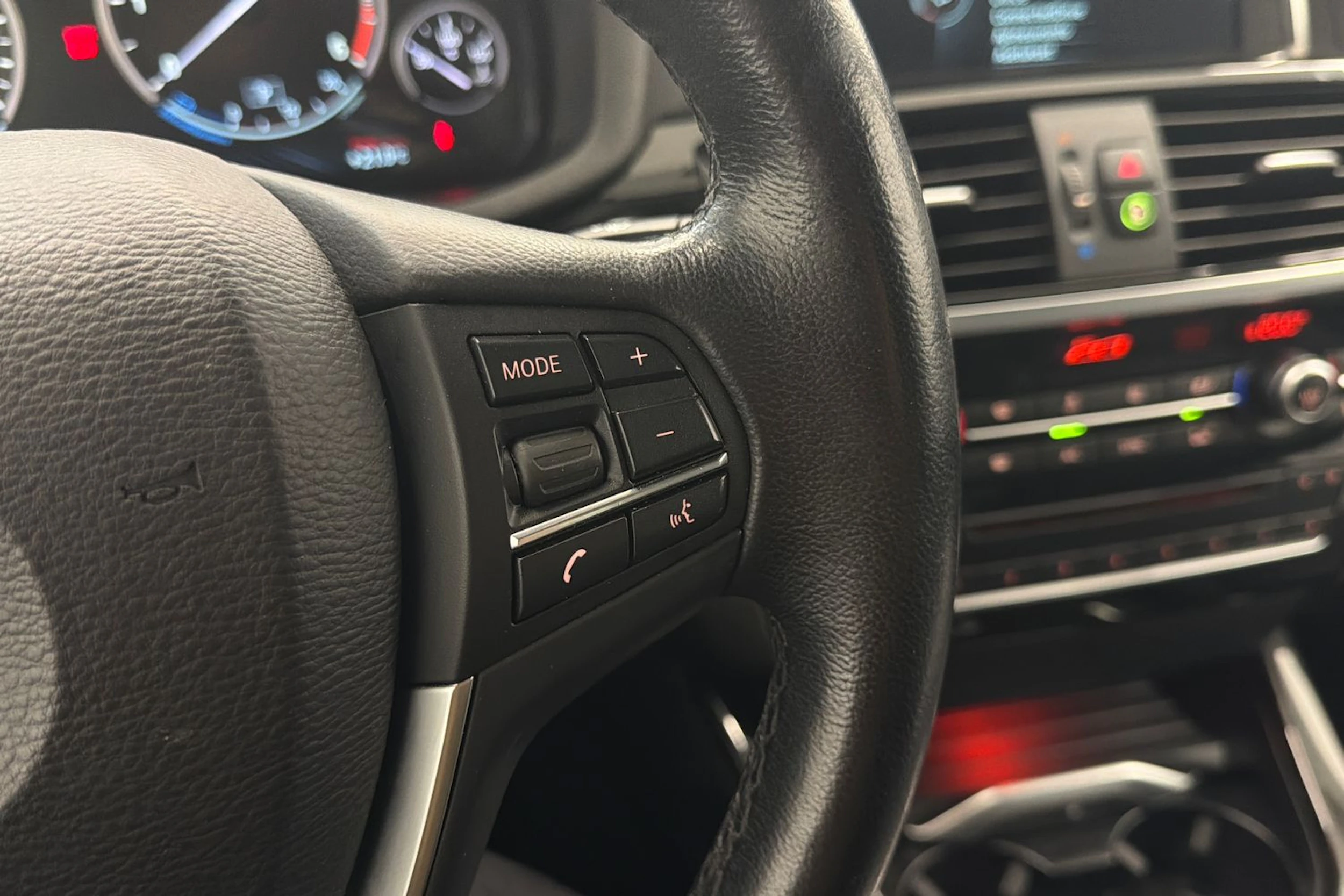 met. musta BMW X3 2015 kuva 28.