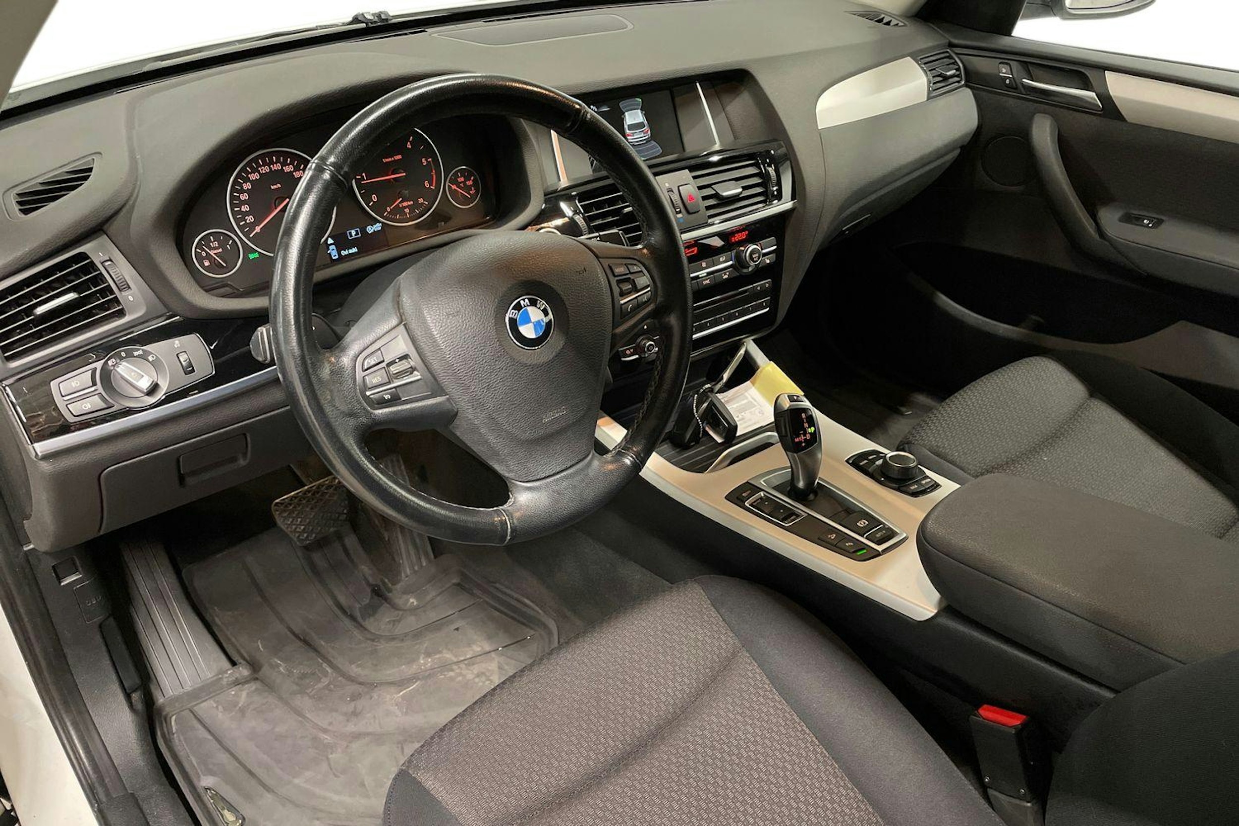 Valkoinen BMW X3 2015 kuva 6.