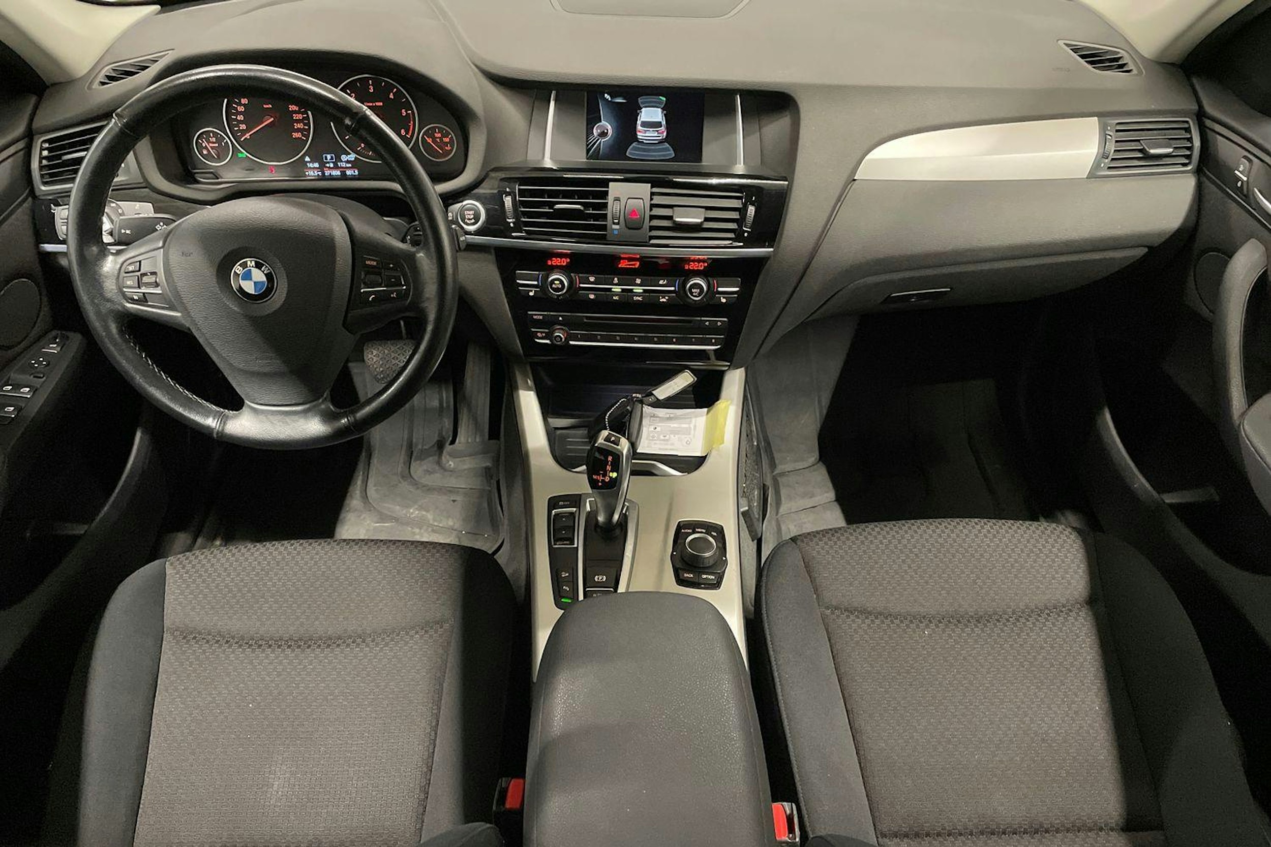 Valkoinen BMW X3 2015 kuva 7.