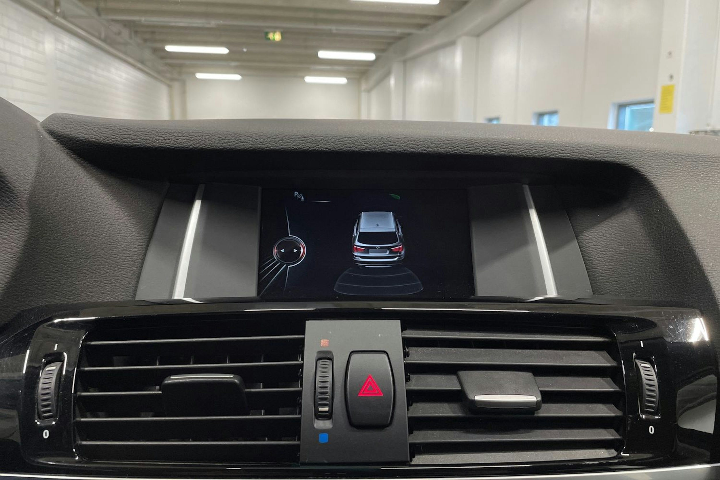 Valkoinen BMW X3 2015 kuva 15.