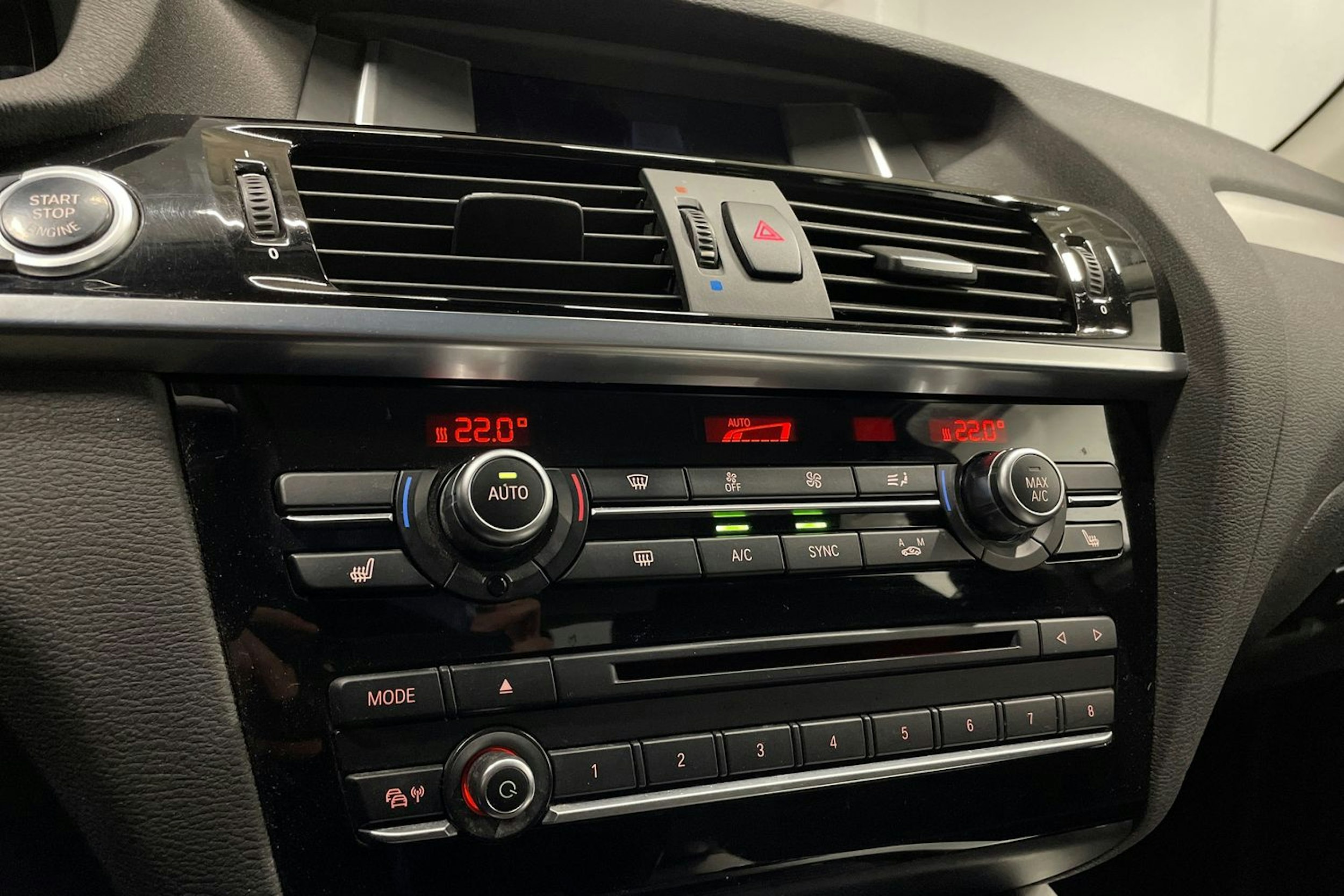 Valkoinen BMW X3 2015 kuva 16.