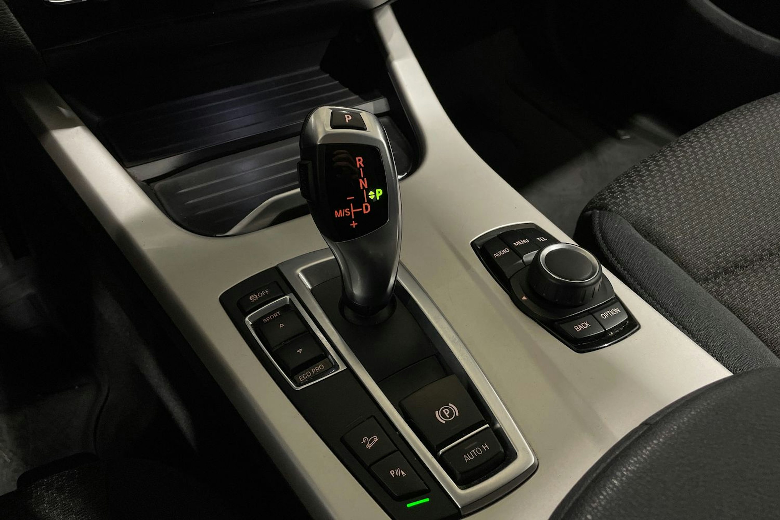 Valkoinen BMW X3 2015 kuva 17.