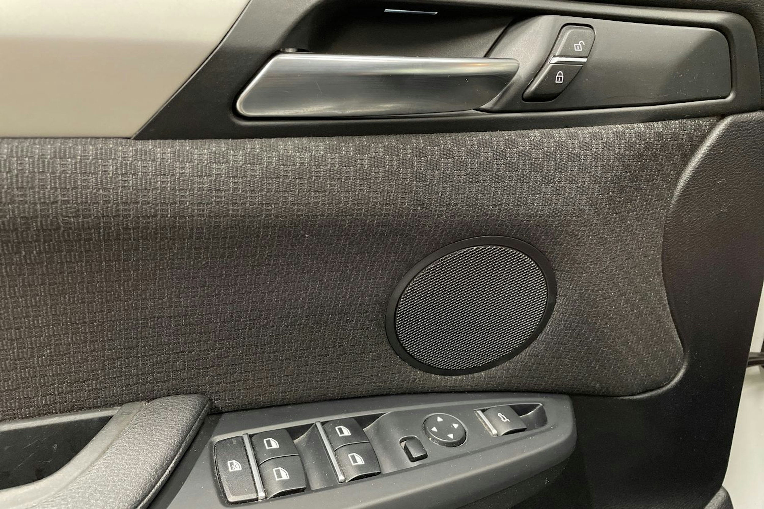 Valkoinen BMW X3 2015 kuva 21.